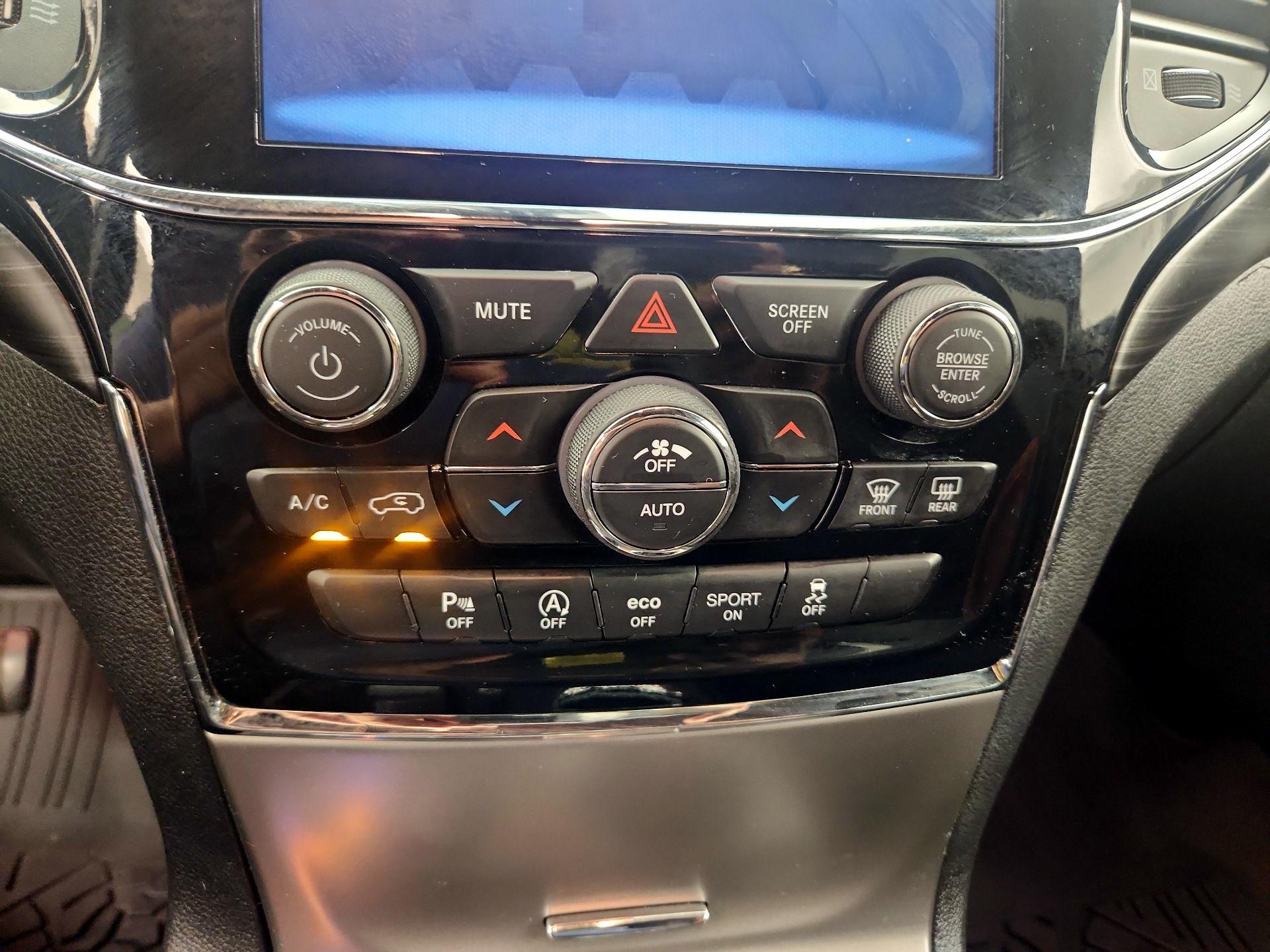 Thumbnail: 2019 Jeep Grand Cherokee - 16