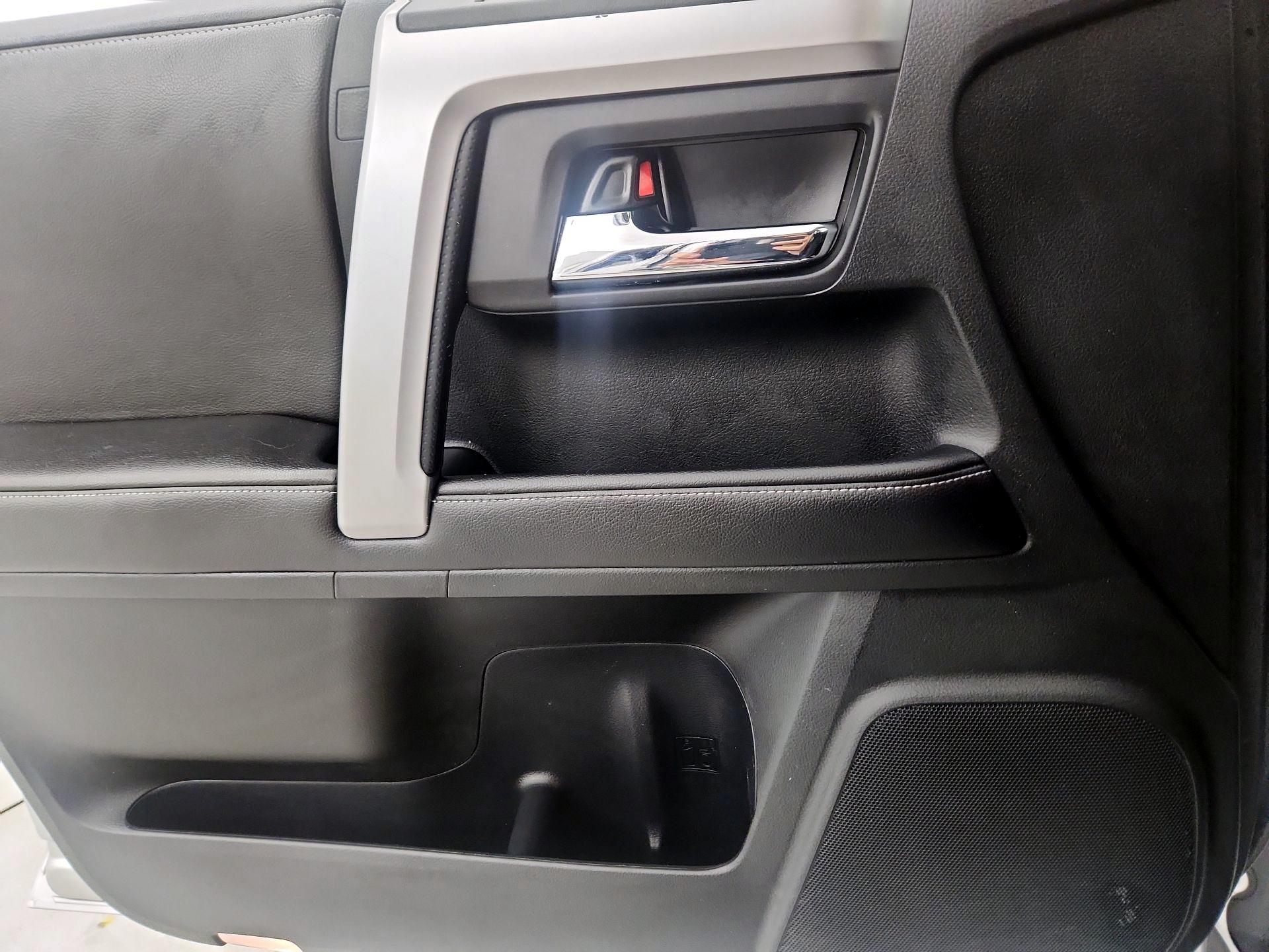 Thumbnail: 2015 Toyota 4Runner - 12