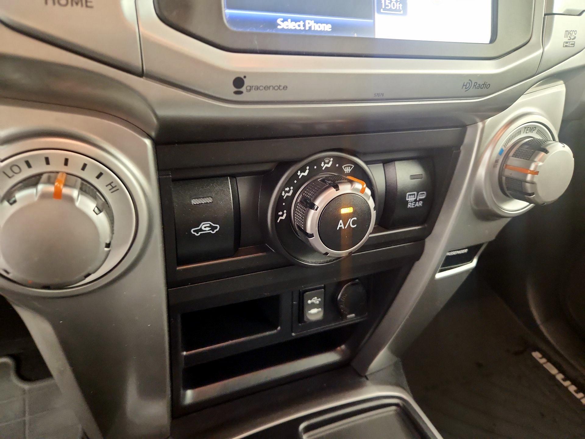 Thumbnail: 2015 Toyota 4Runner - 17