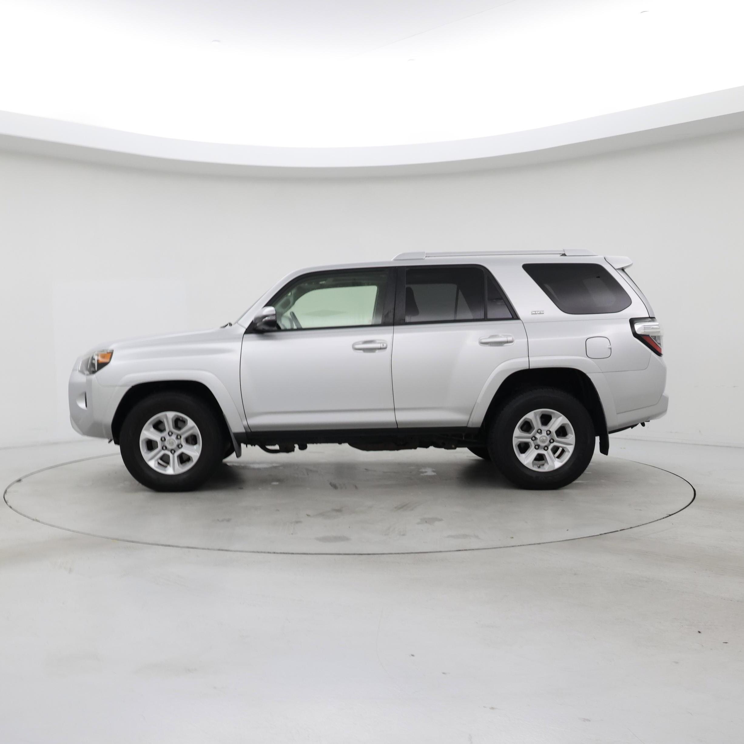 Thumbnail: 2015 Toyota 4Runner - 3