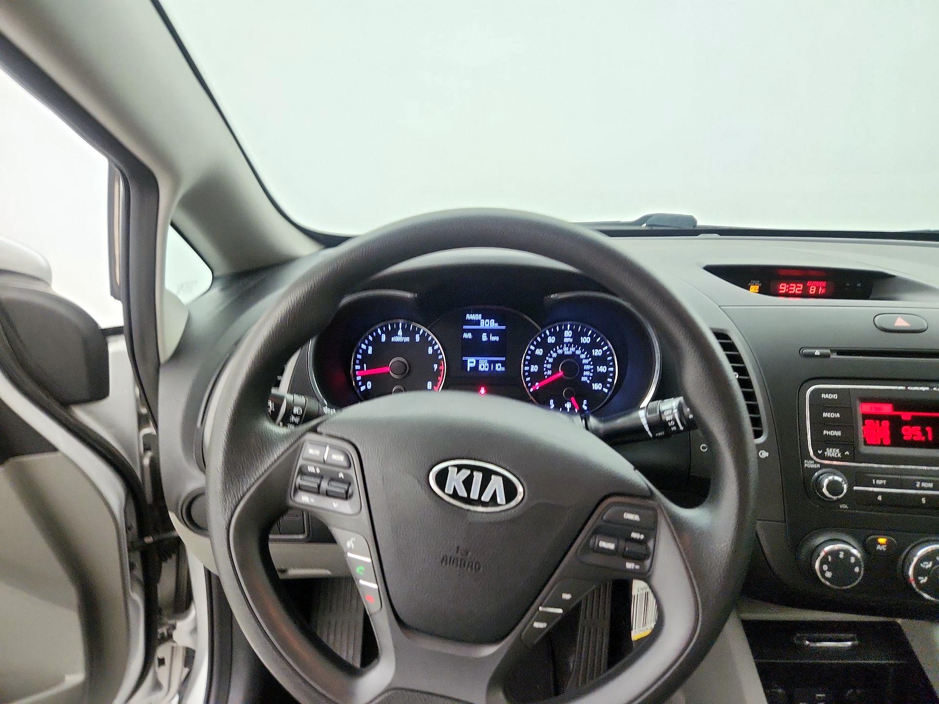 Thumbnail: 2015 Kia Forte - 10