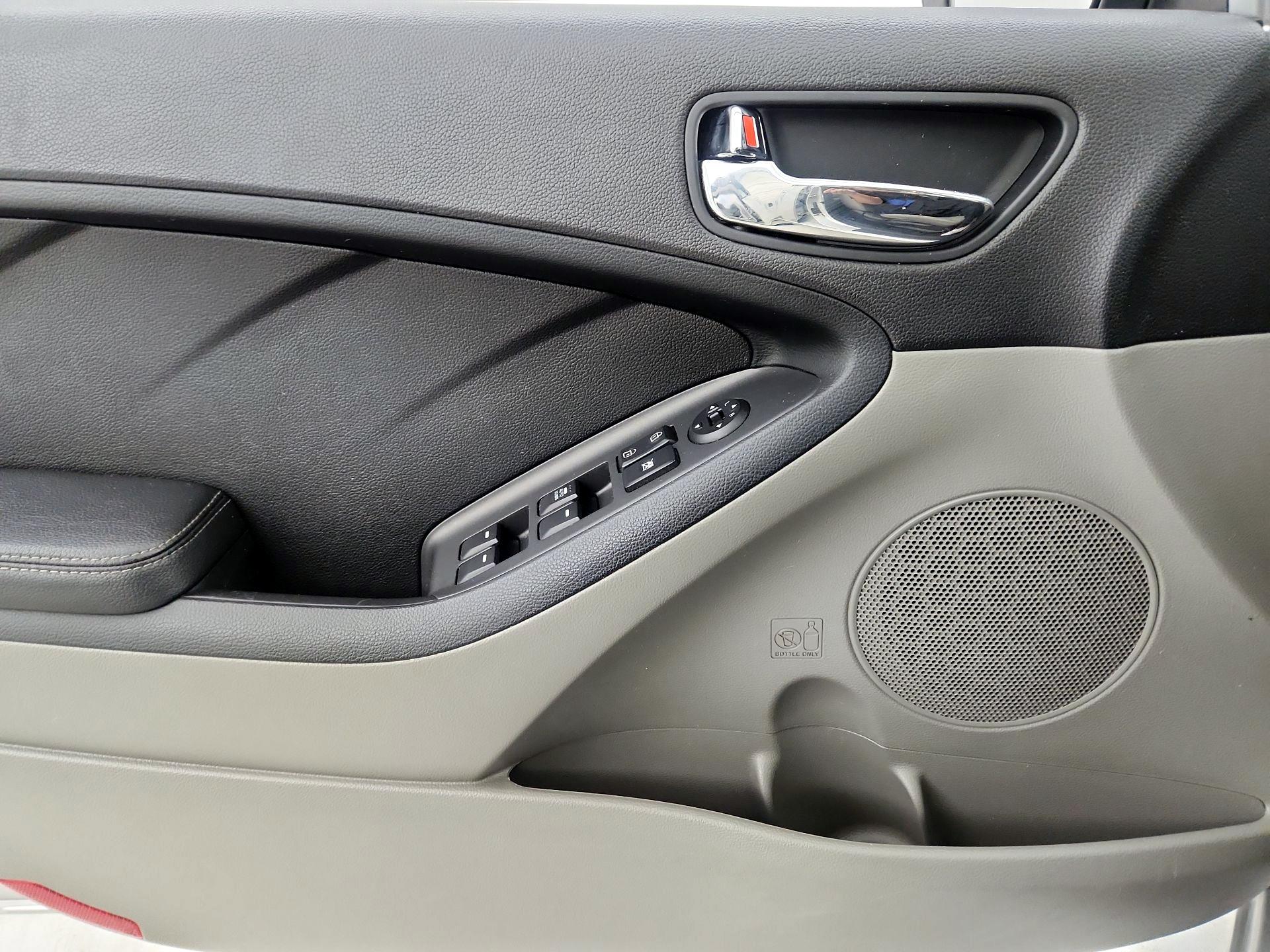 Thumbnail: 2015 Kia Forte - 12