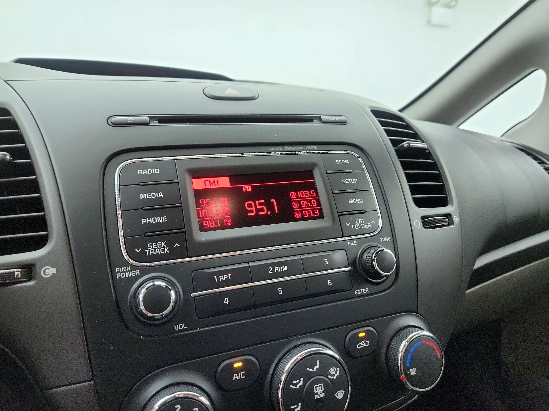 Thumbnail: 2015 Kia Forte - 14