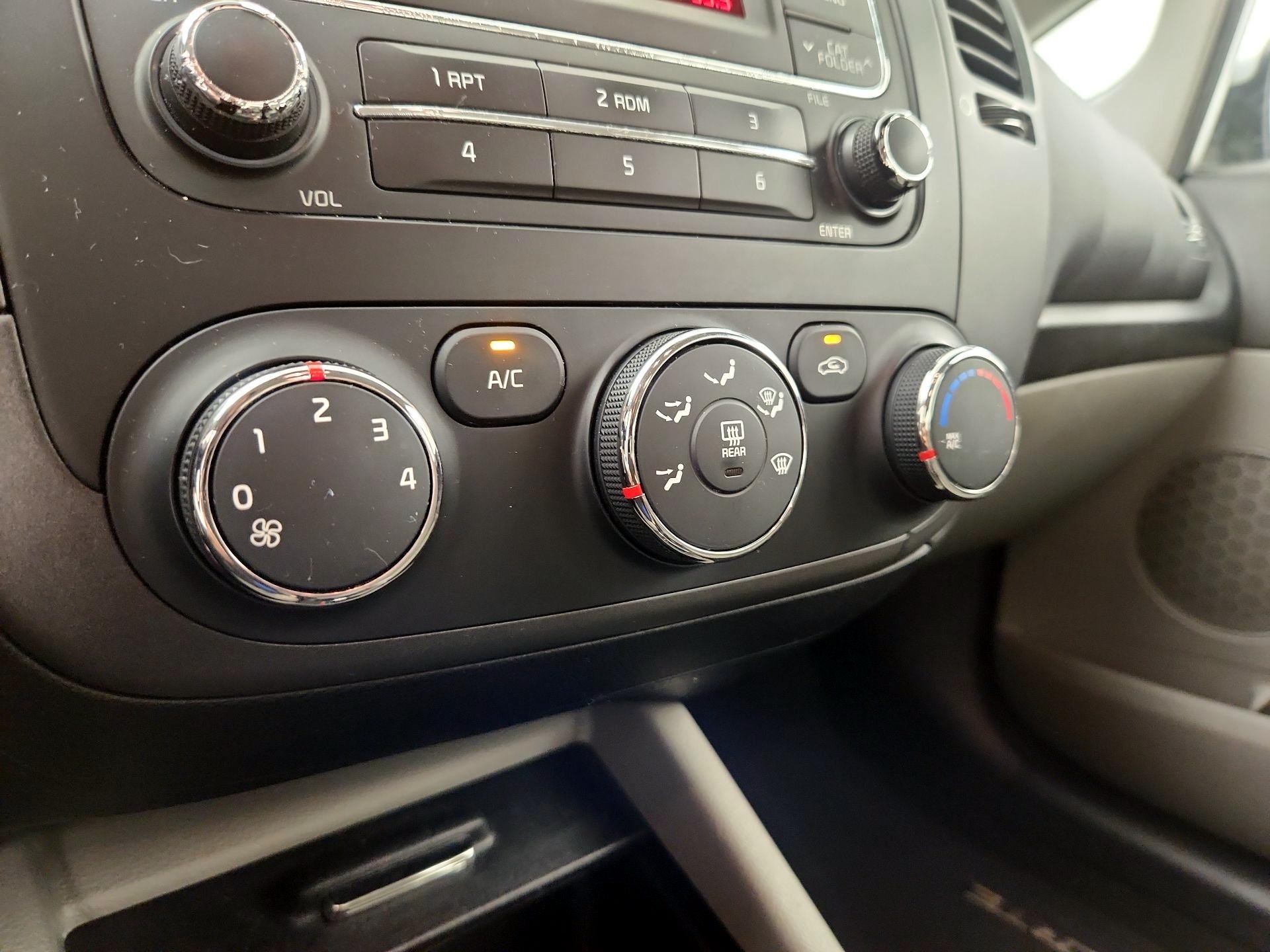 Thumbnail: 2015 Kia Forte - 15