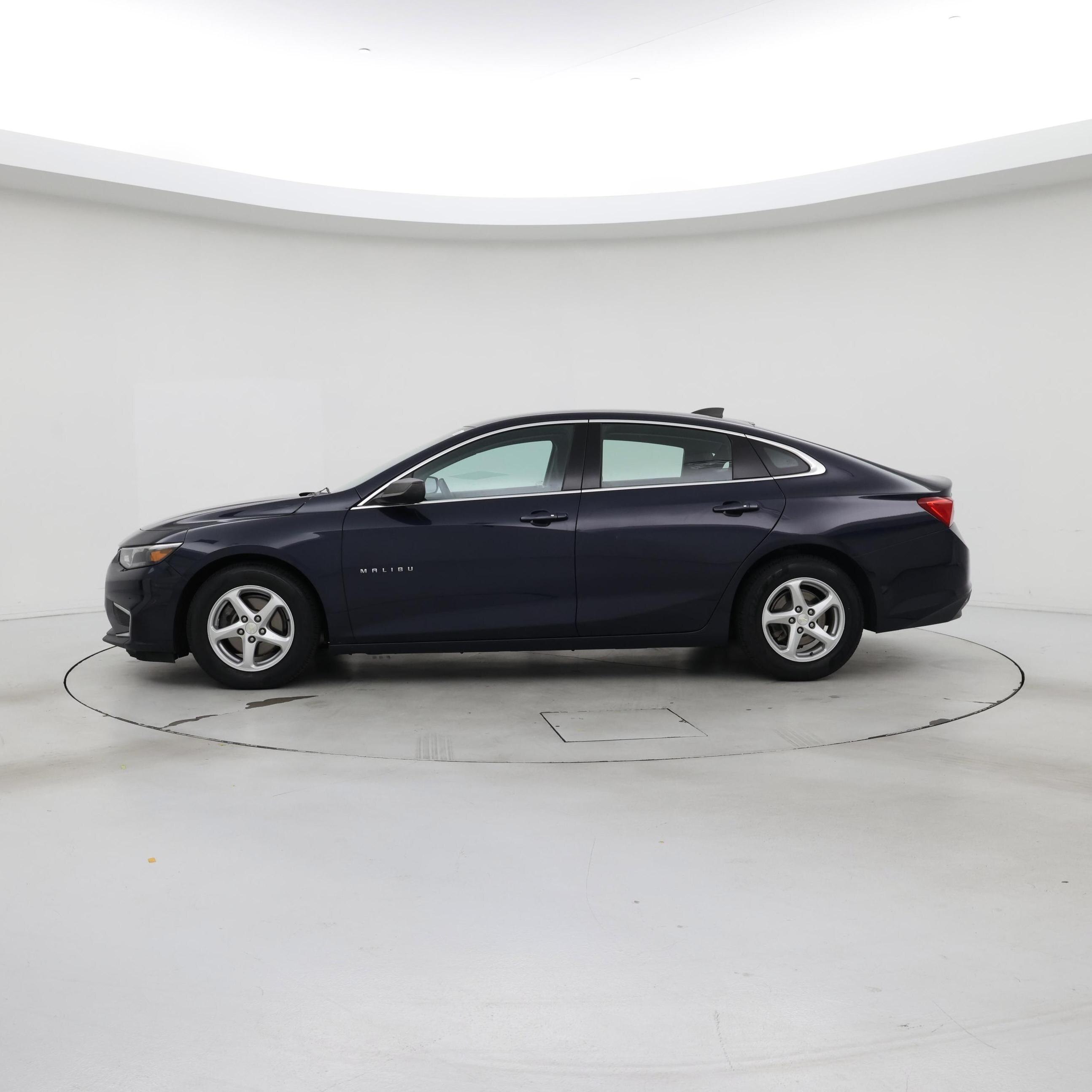 Thumbnail: 2017 Chevrolet Malibu - 3