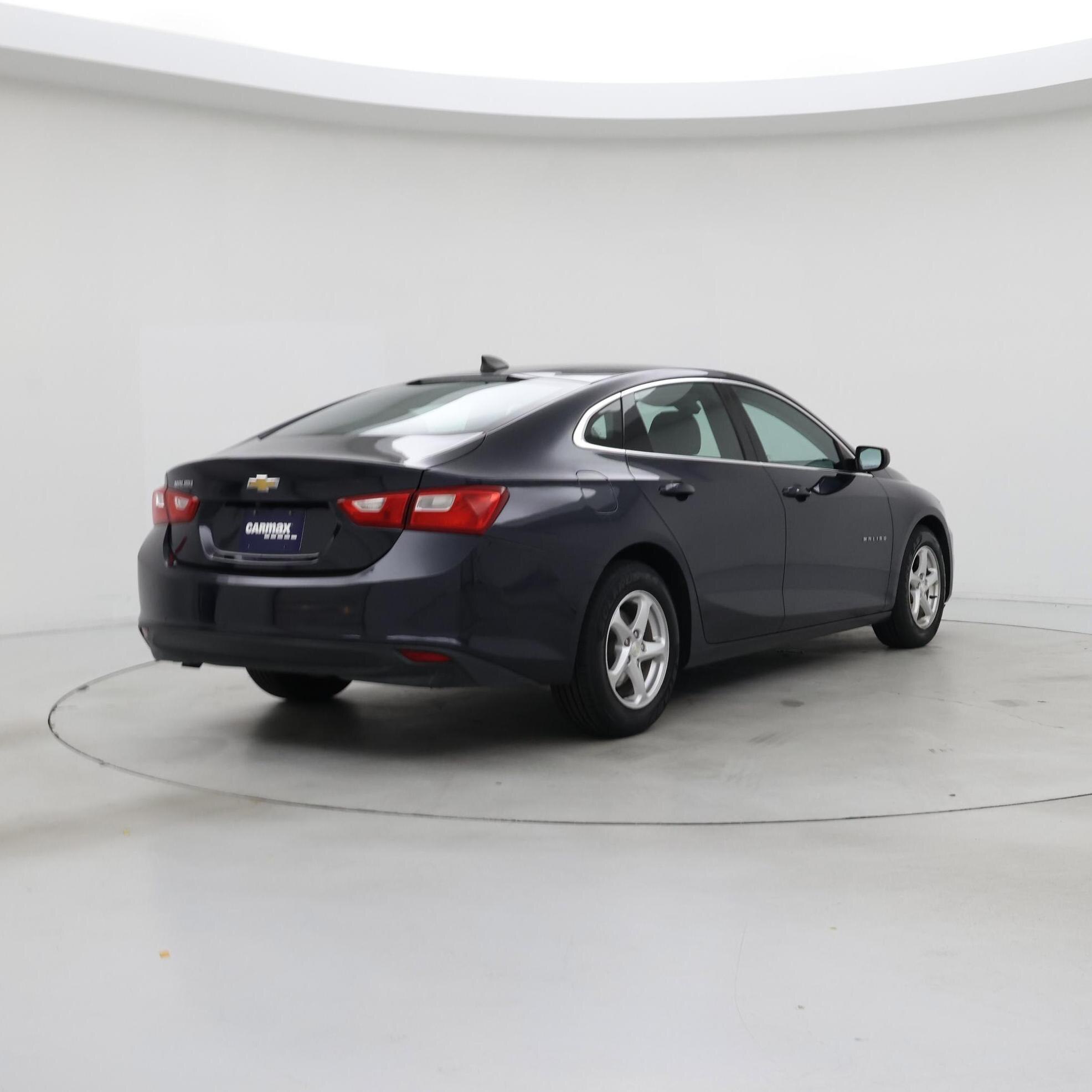 Thumbnail: 2017 Chevrolet Malibu - 8
