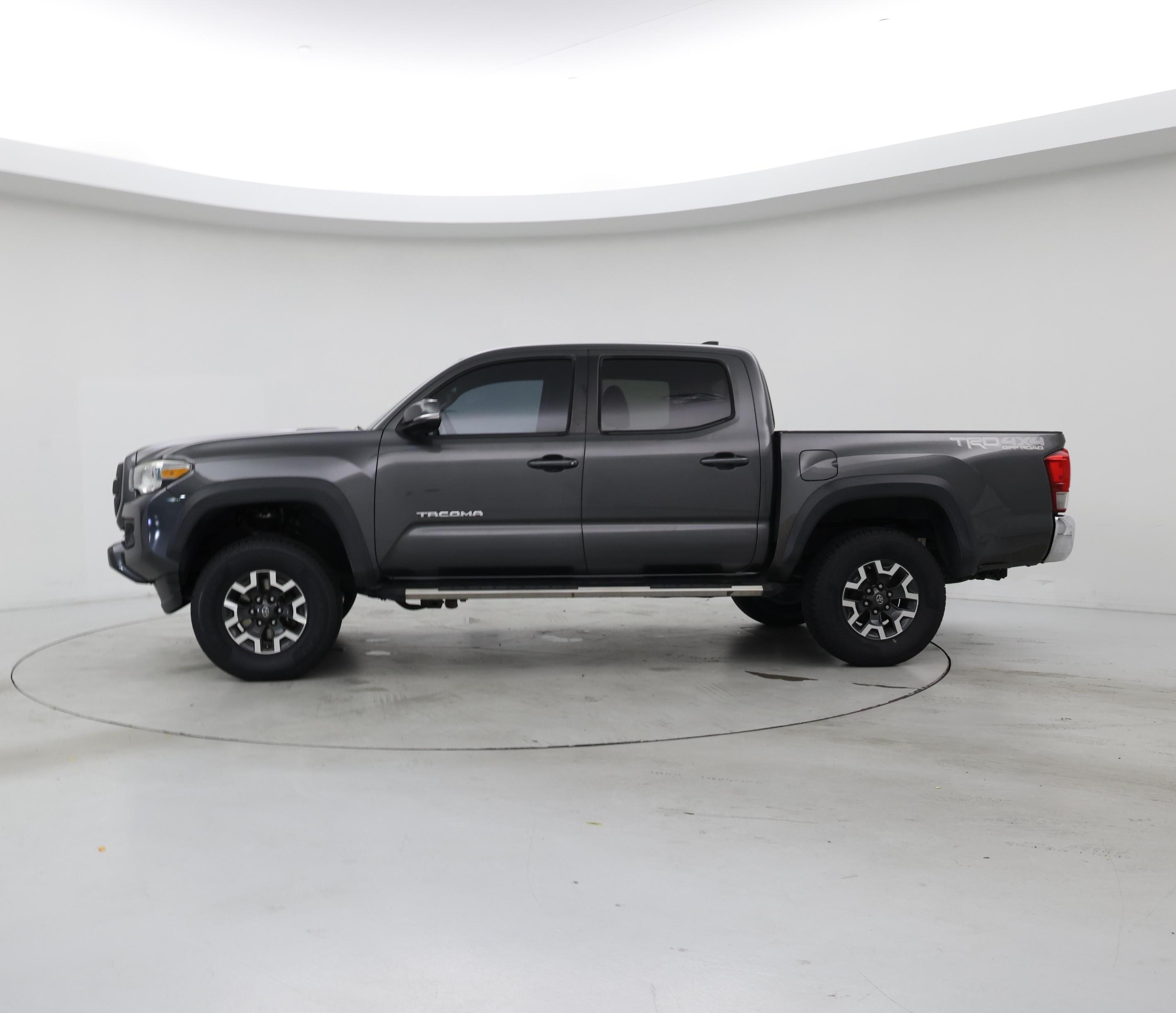 Thumbnail: 2017 Toyota Tacoma - 3