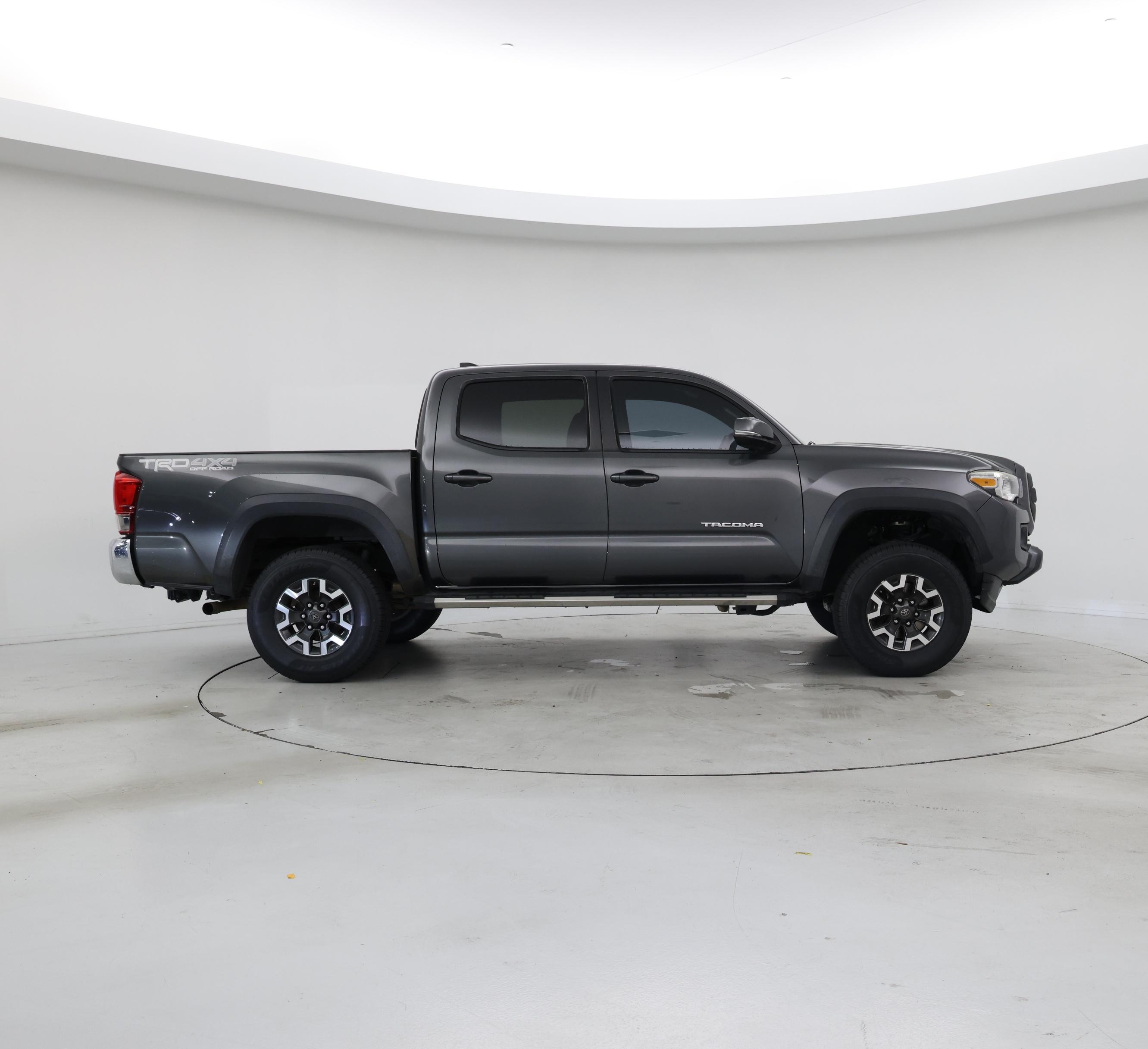 Thumbnail: 2017 Toyota Tacoma - 7