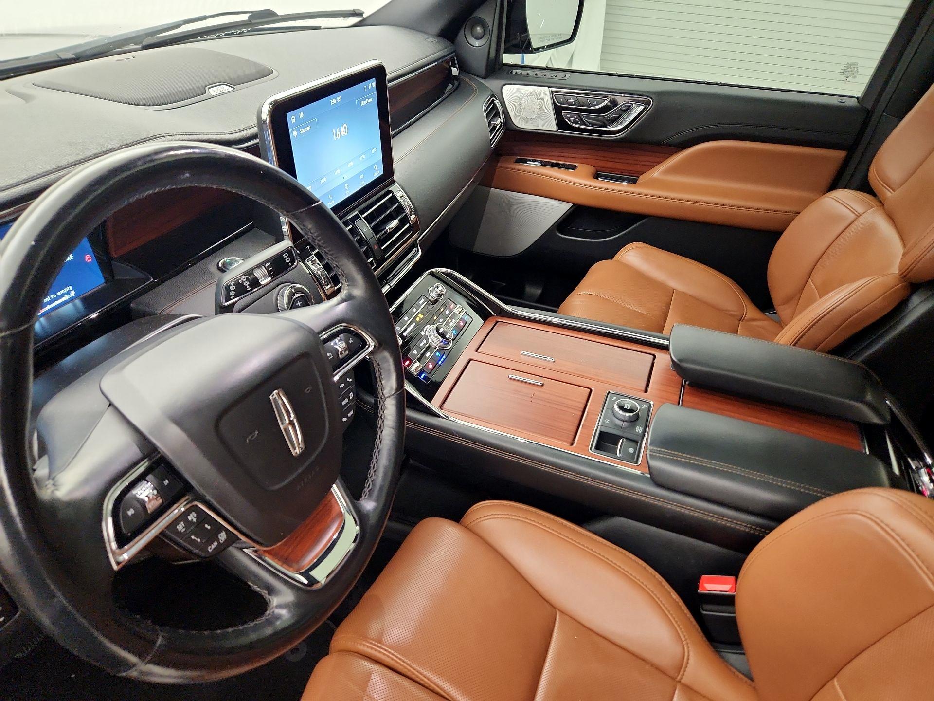 Thumbnail: 2021 Lincoln Navigator - 11