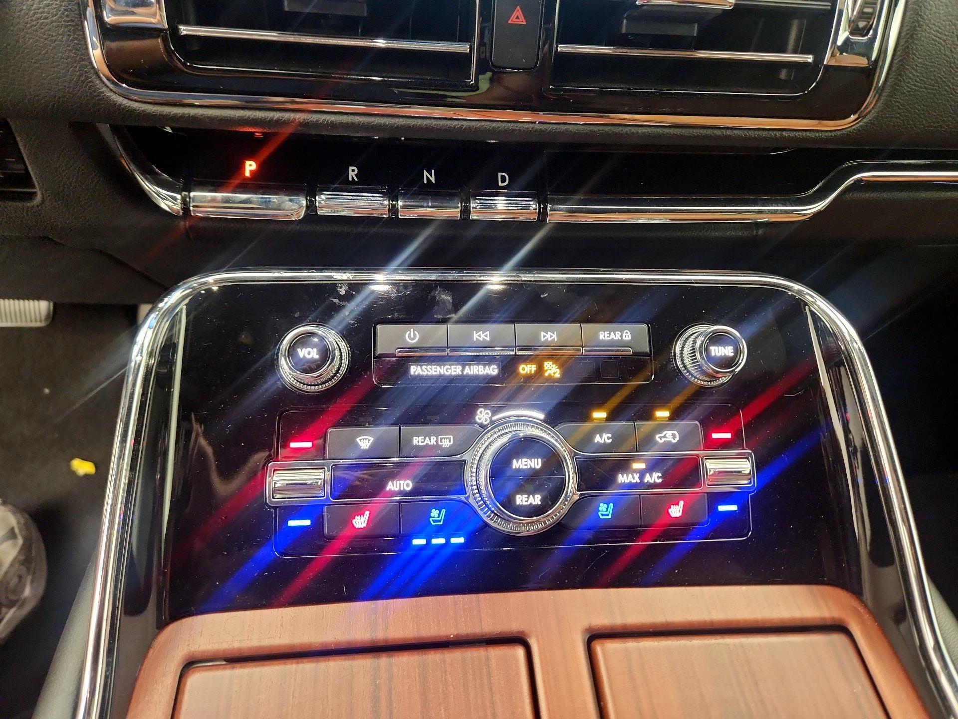 Thumbnail: 2021 Lincoln Navigator - 16