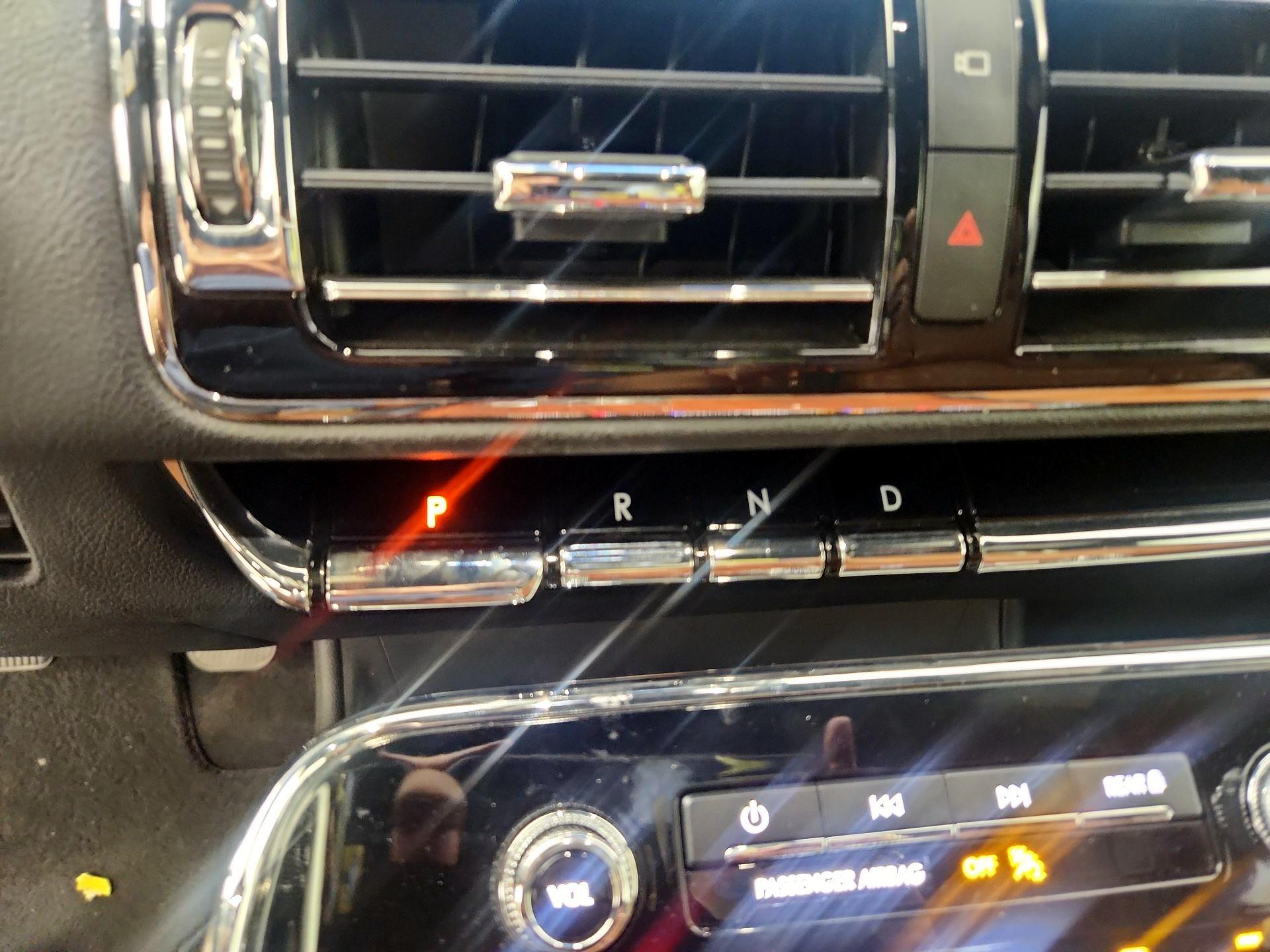 Thumbnail: 2021 Lincoln Navigator - 17