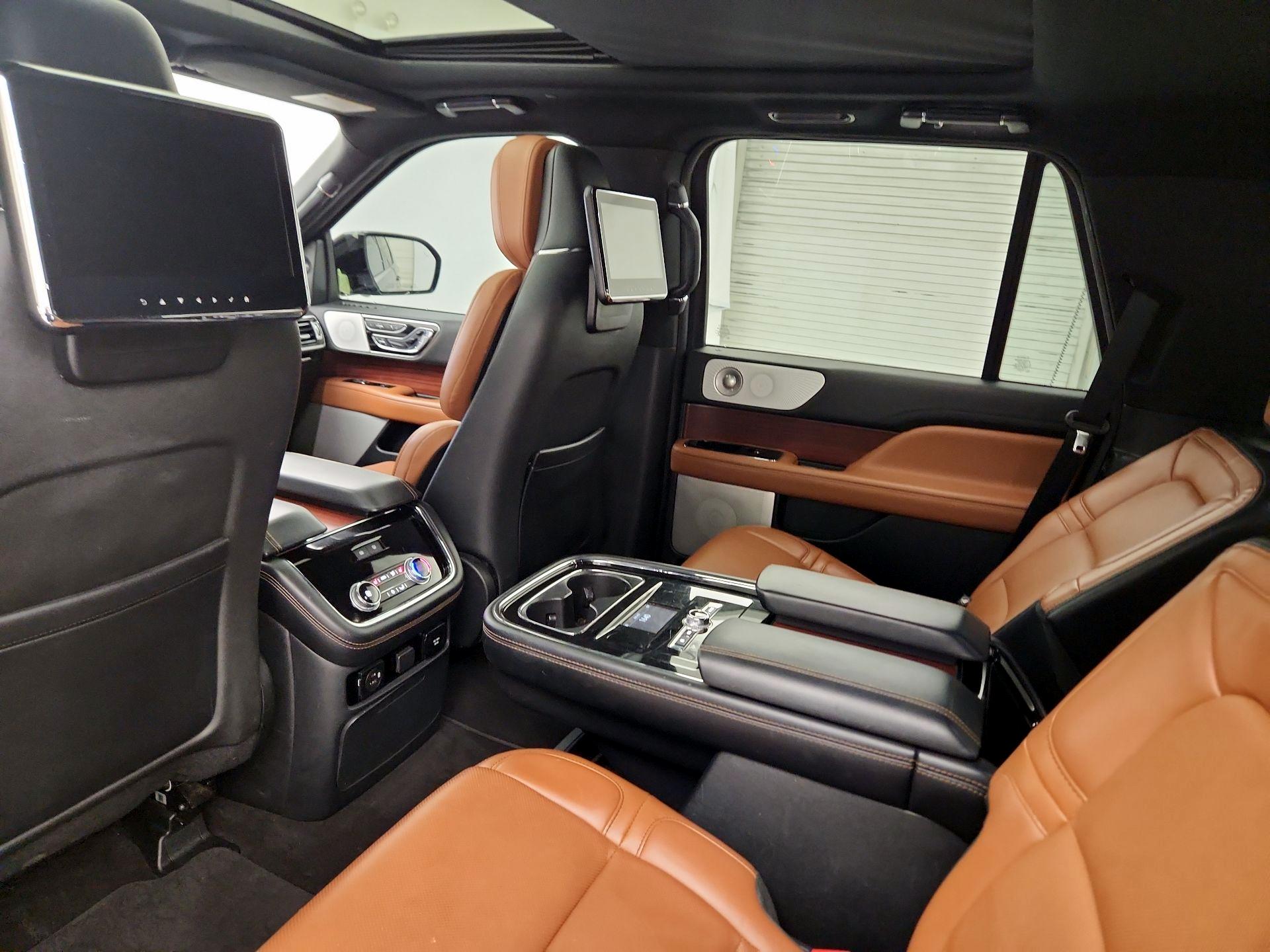 Thumbnail: 2021 Lincoln Navigator - 19