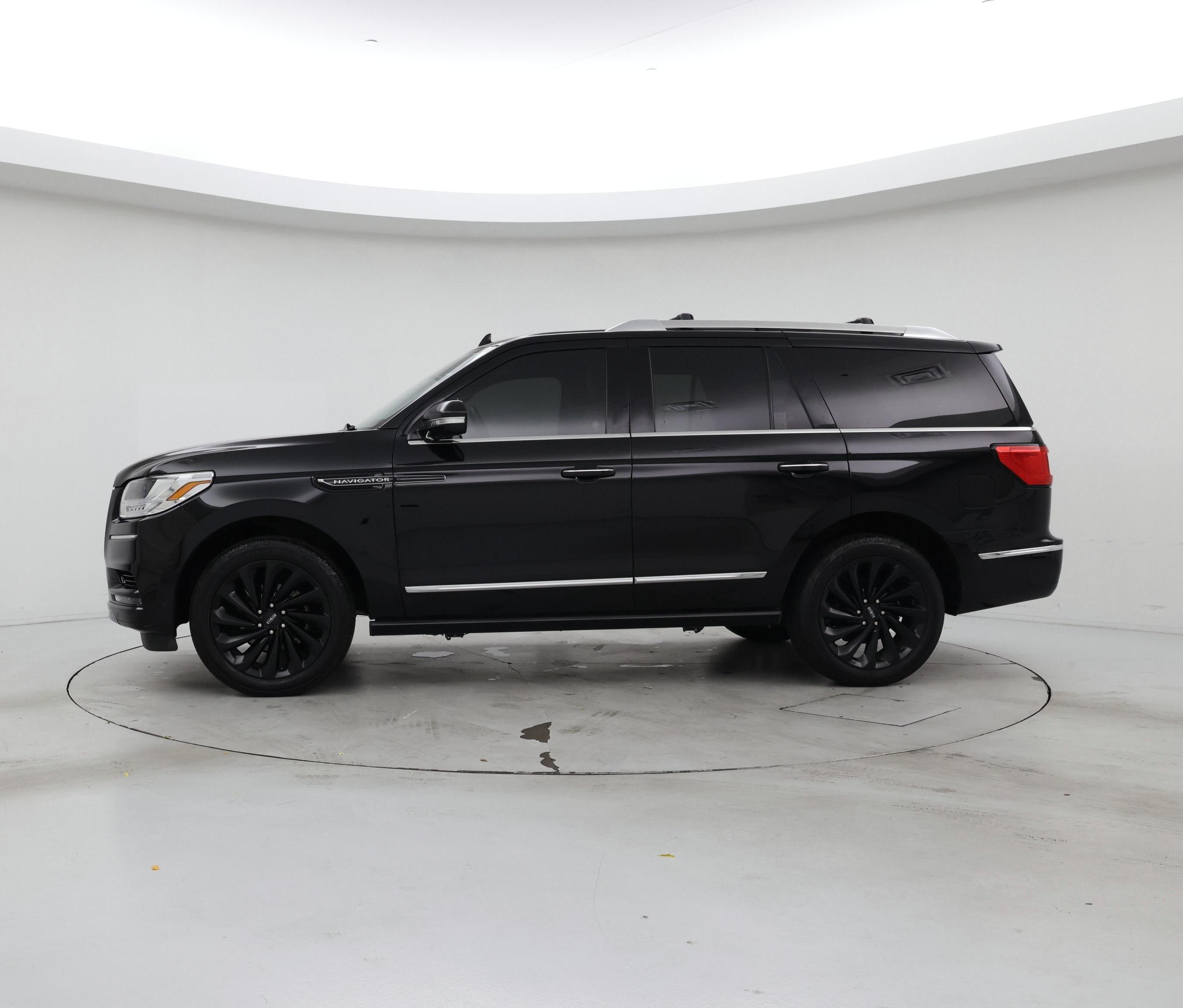 Thumbnail: 2021 Lincoln Navigator - 3