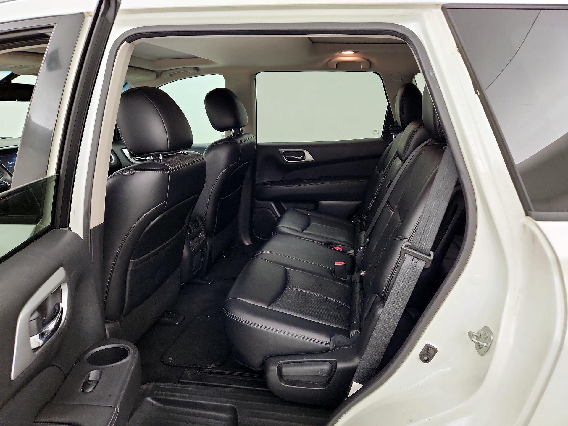 Thumbnail: 2015 Nissan Pathfinder - 19