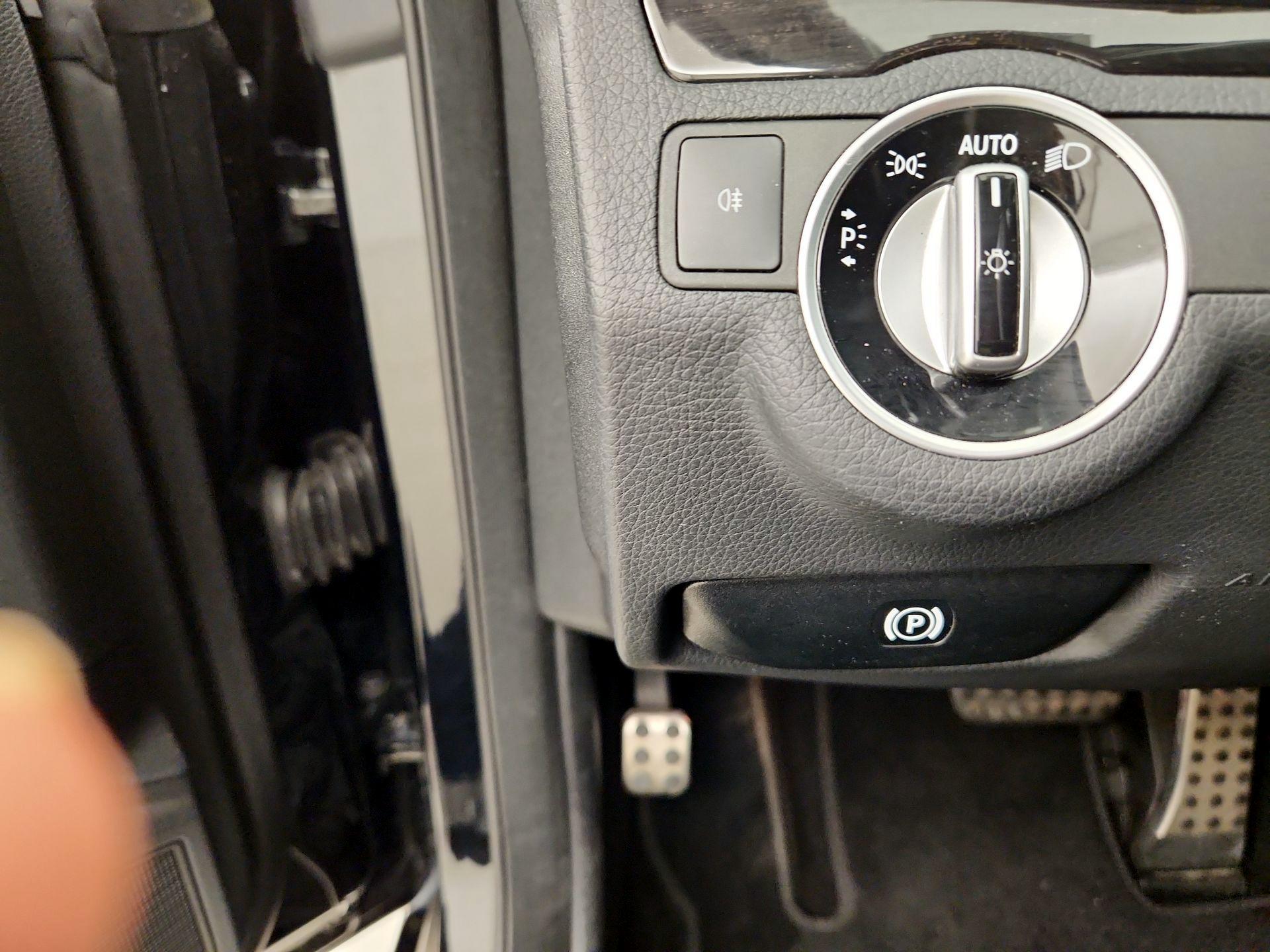 Thumbnail: 2015 Mercedes-Benz E-Class - 13