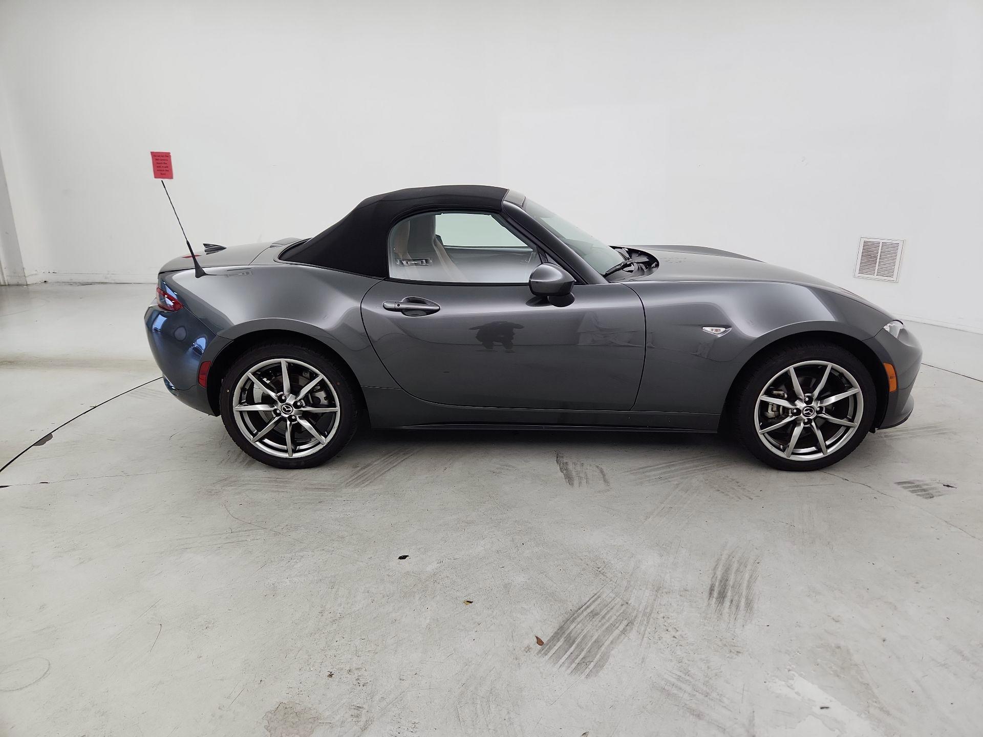Thumbnail: 2022 Mazda MX-5 Miata - 4