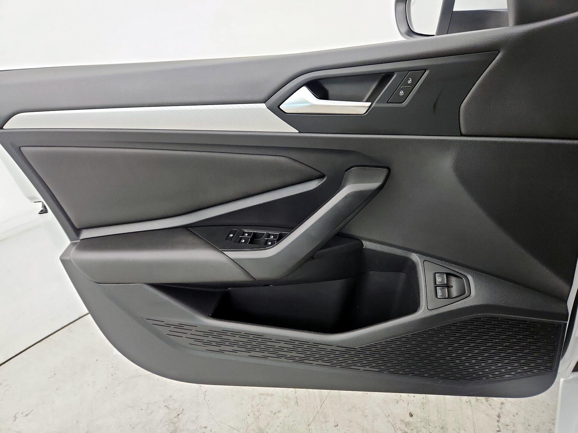 Thumbnail: 2021 Volkswagen Jetta - 13