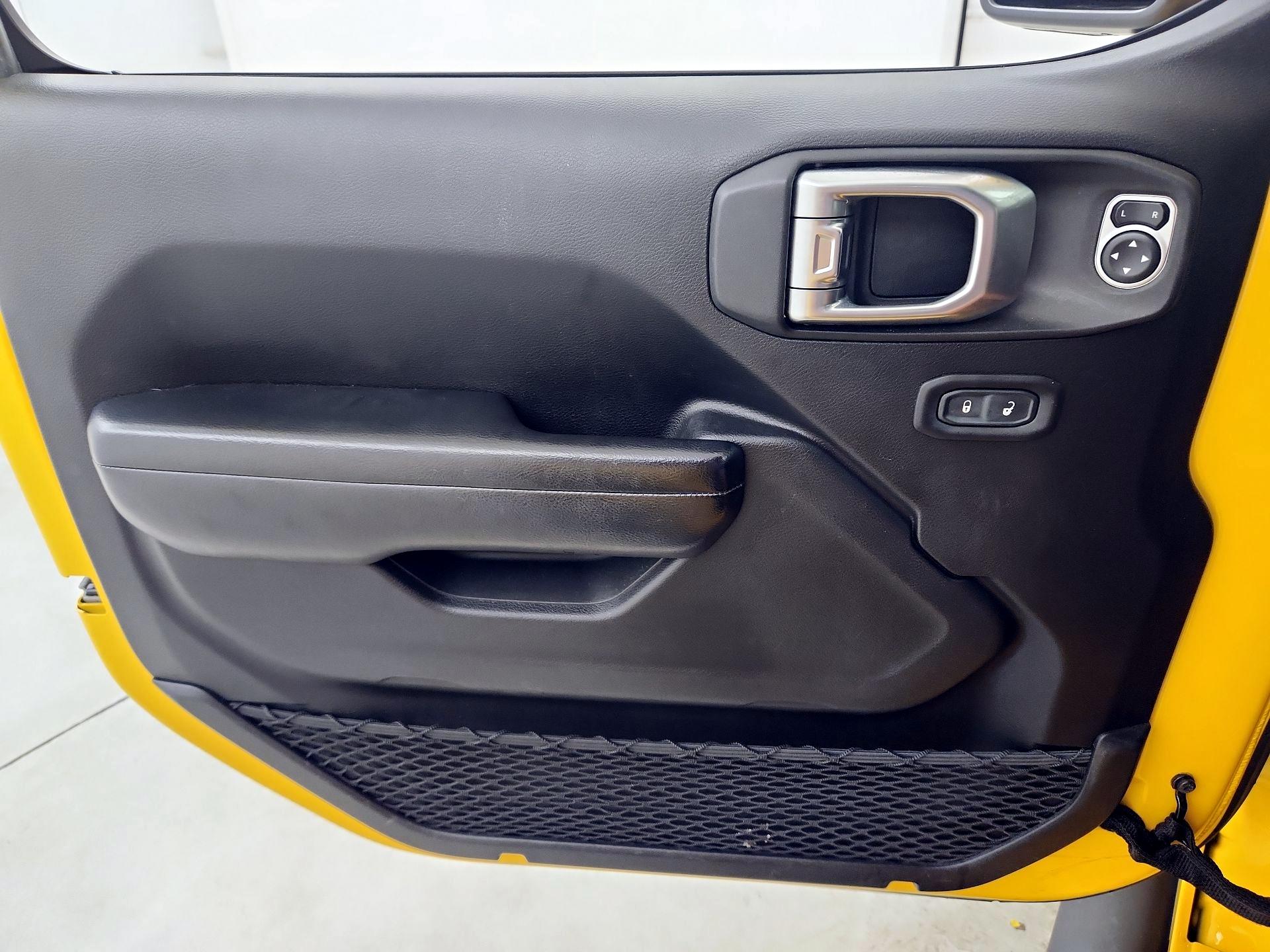 Thumbnail: 2019 Jeep Wrangler - 12