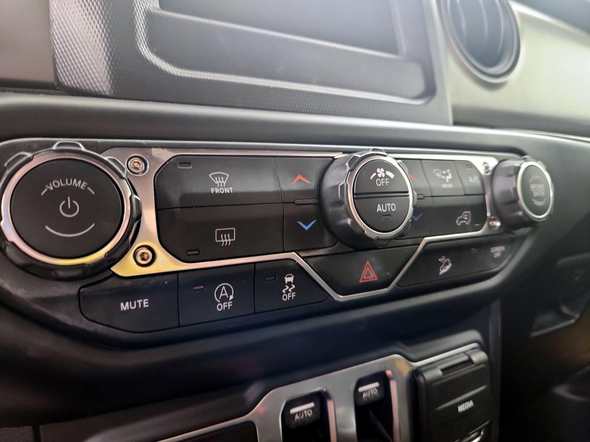 Thumbnail: 2019 Jeep Wrangler - 16