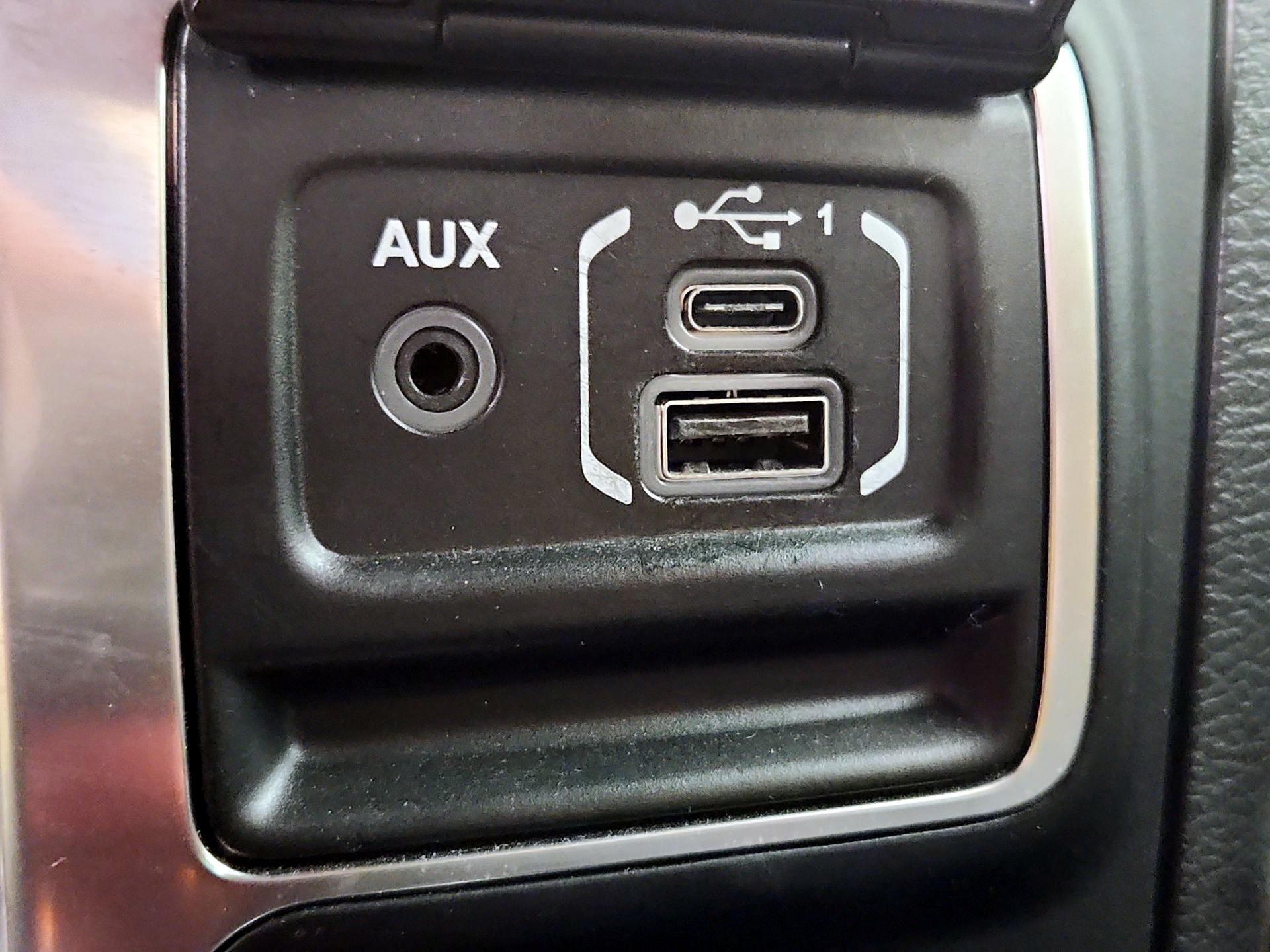 Thumbnail: 2019 Jeep Wrangler - 18