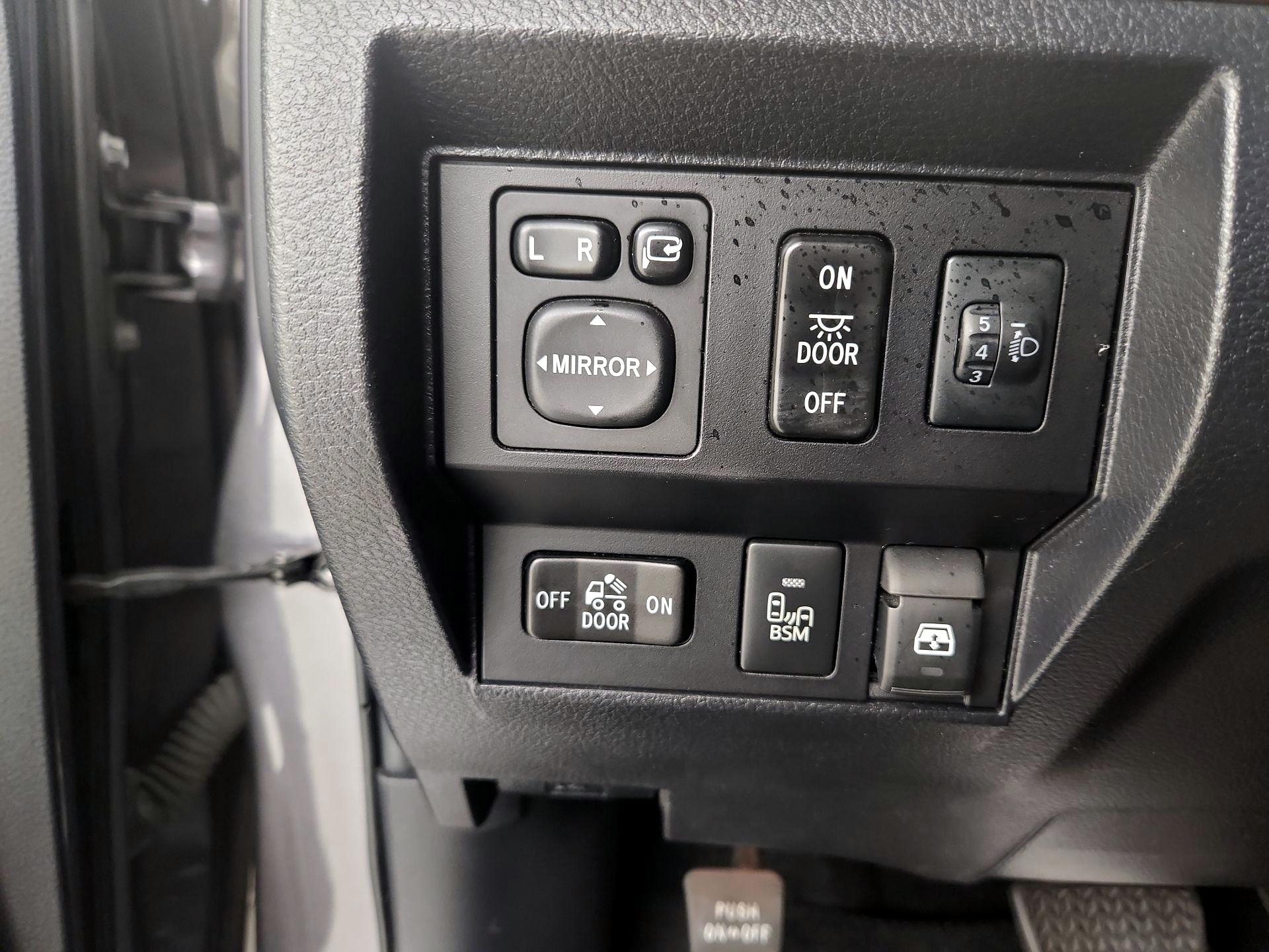 Thumbnail: 2017 Toyota Tundra - 13