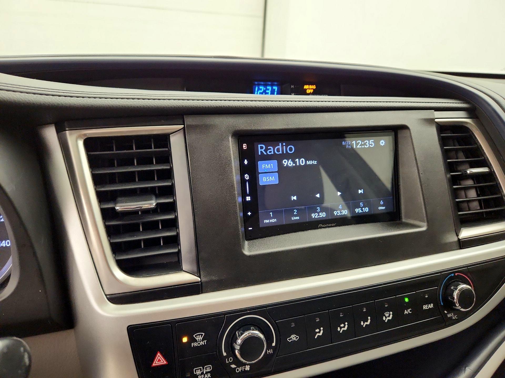 Thumbnail: 2019 Toyota Highlander - 15