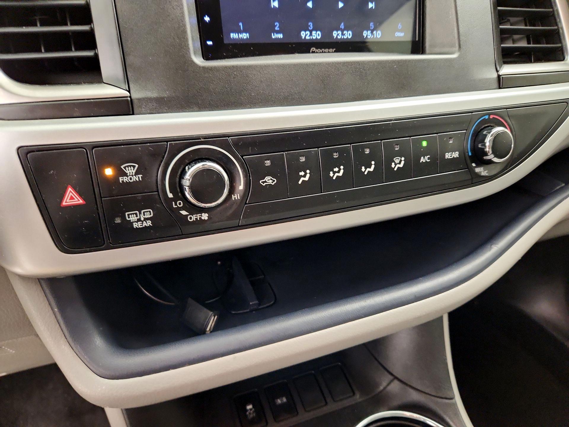 Thumbnail: 2019 Toyota Highlander - 16