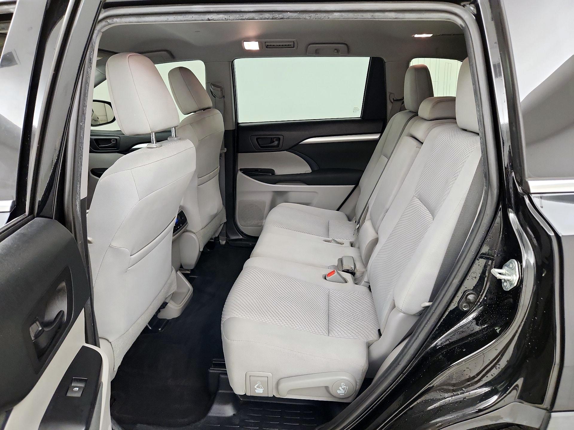 Thumbnail: 2019 Toyota Highlander - 19
