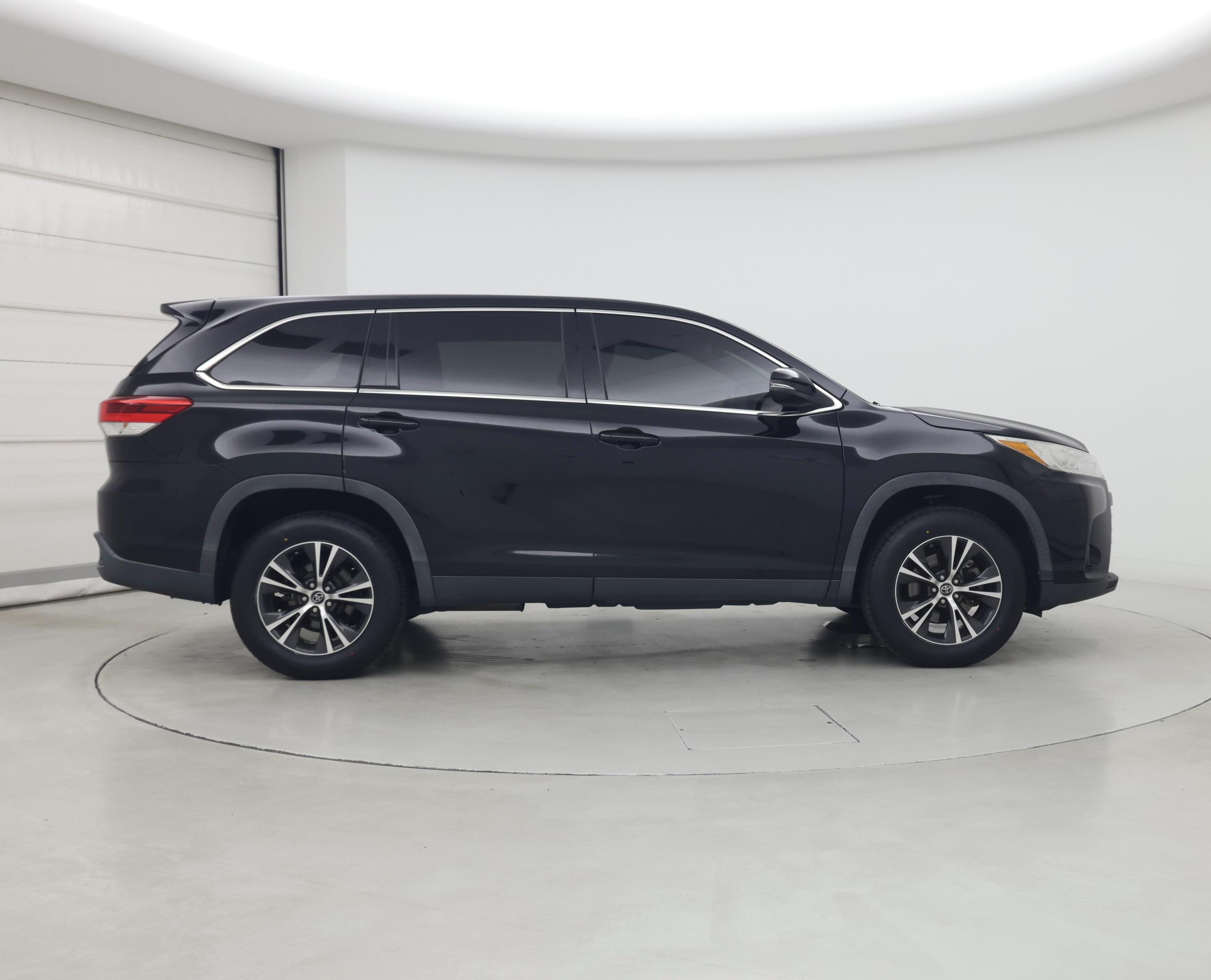 Thumbnail: 2019 Toyota Highlander - 7