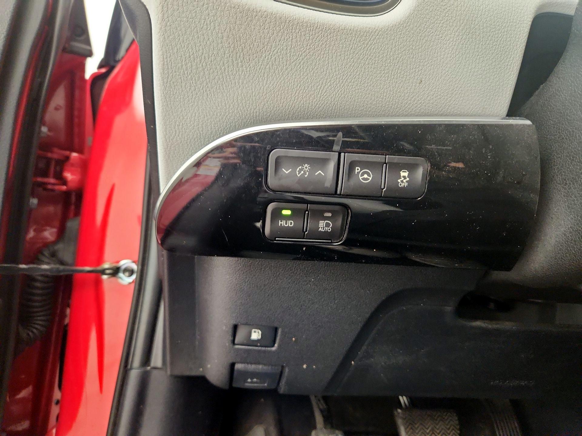 Thumbnail: 2020 Toyota Prius - 13