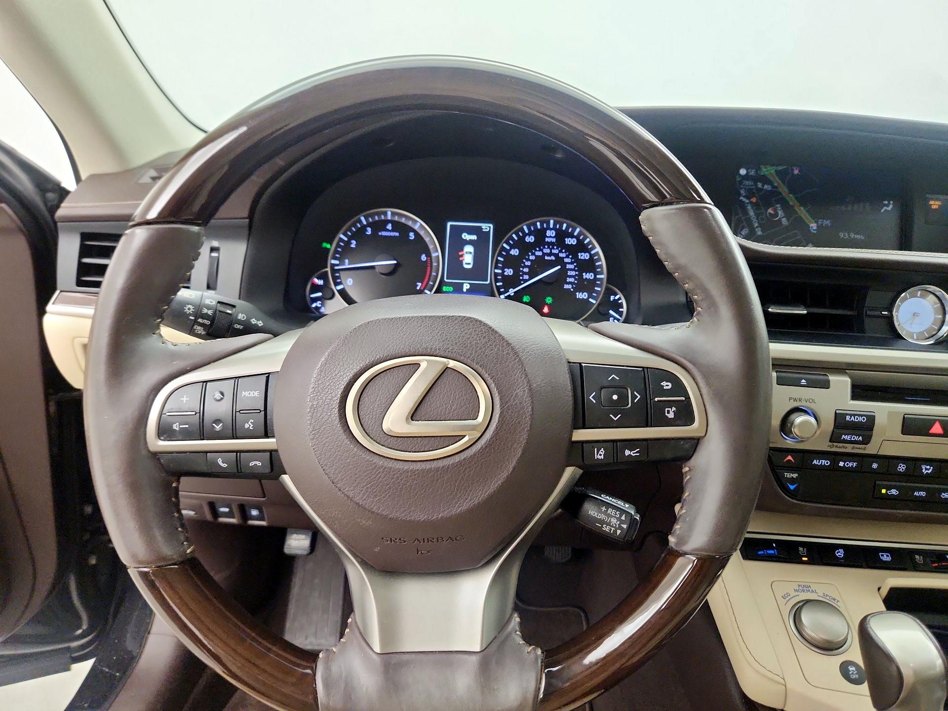 Thumbnail: 2018 Lexus ES - 10