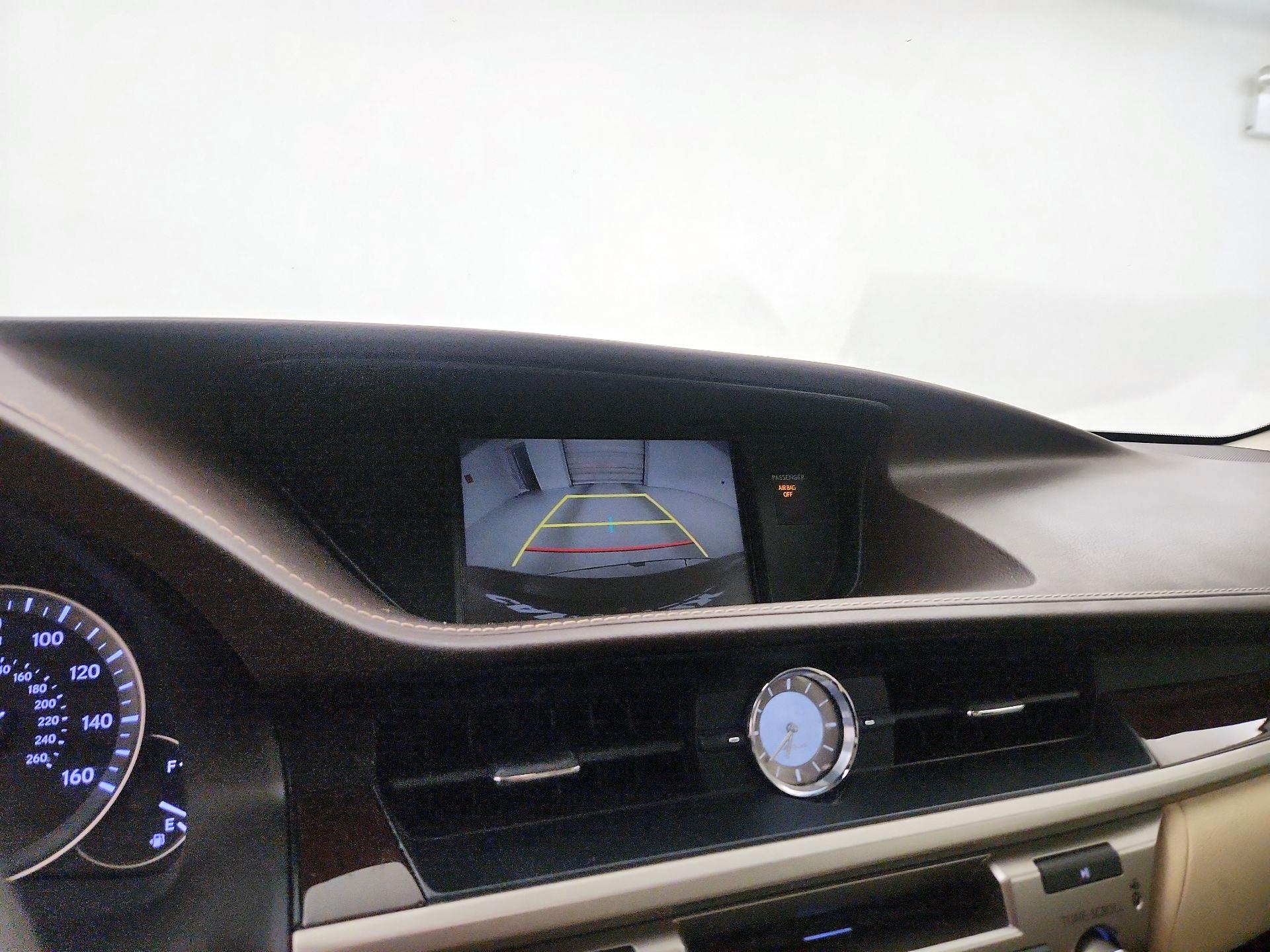 Thumbnail: 2018 Lexus ES - 15