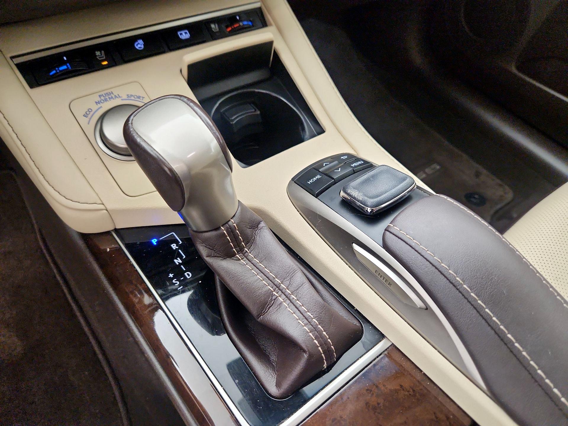 Thumbnail: 2018 Lexus ES - 18