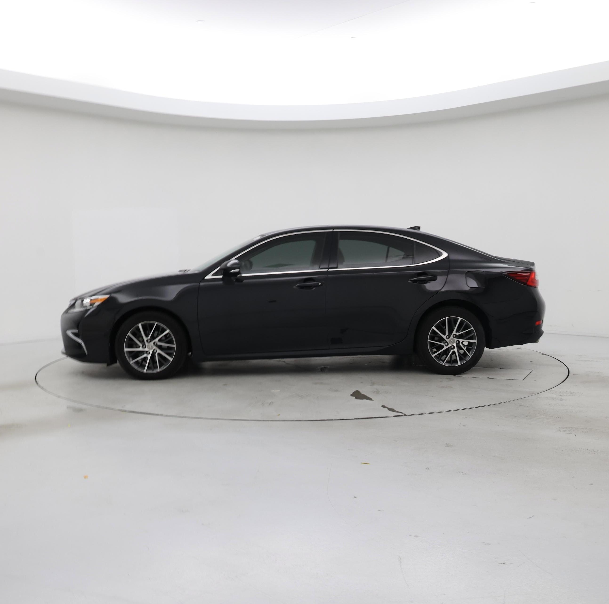 Thumbnail: 2018 Lexus ES - 3