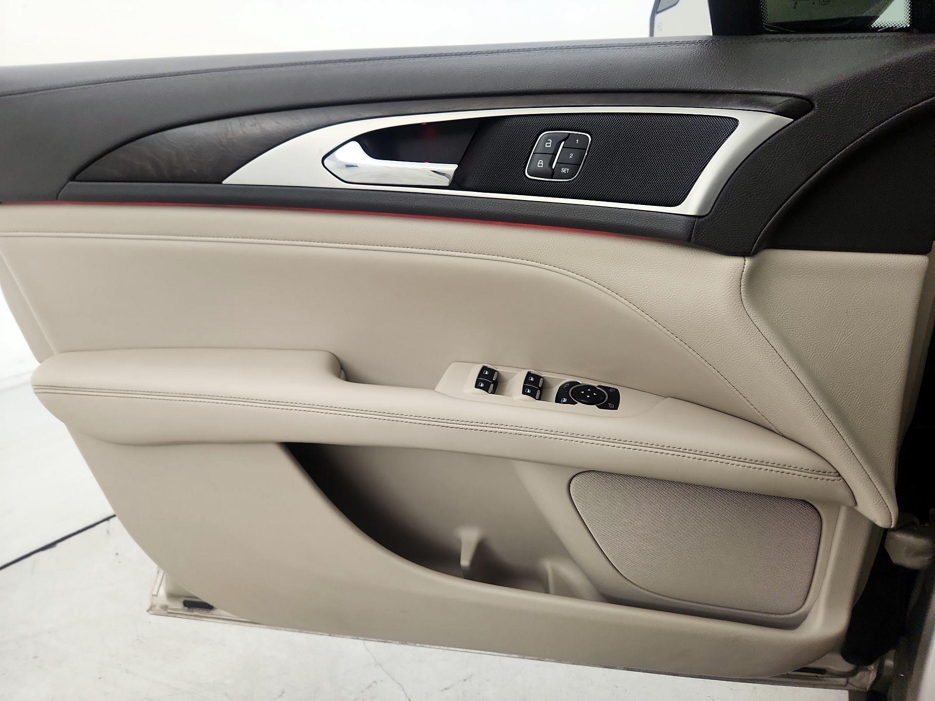 Thumbnail: 2017 Lincoln MKZ - 12