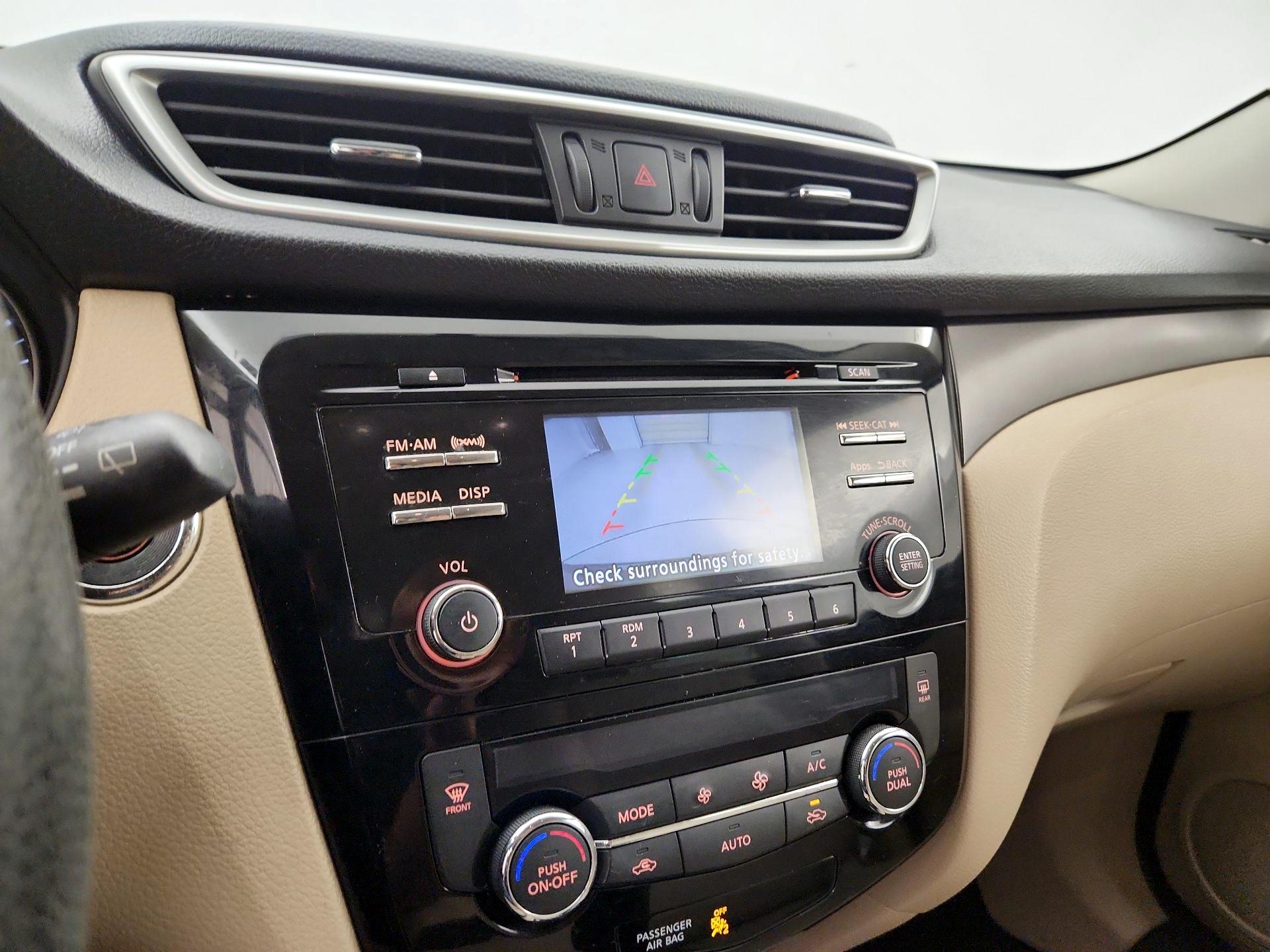 Thumbnail: 2016 Nissan Rogue - 14