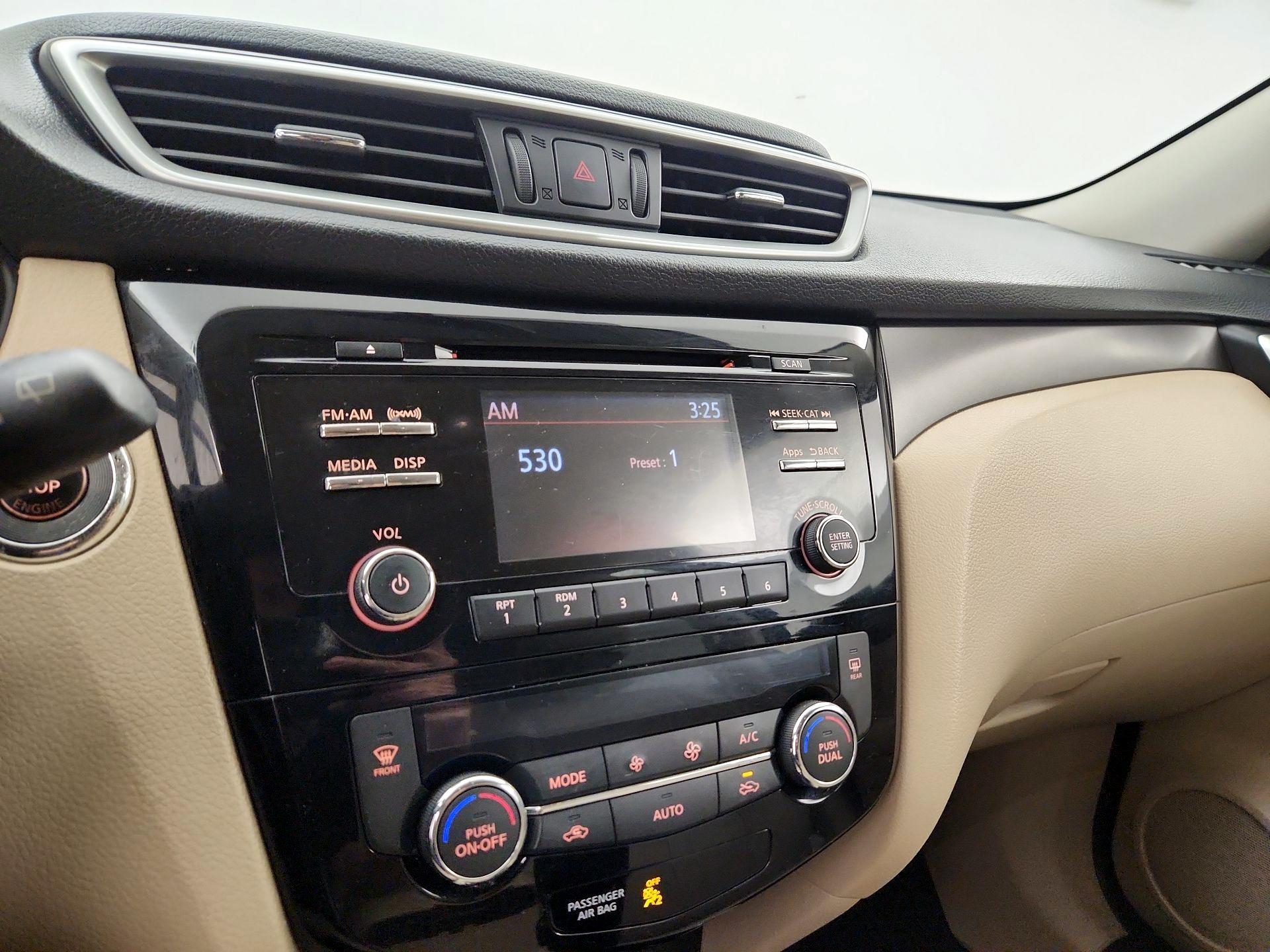 Thumbnail: 2016 Nissan Rogue - 15