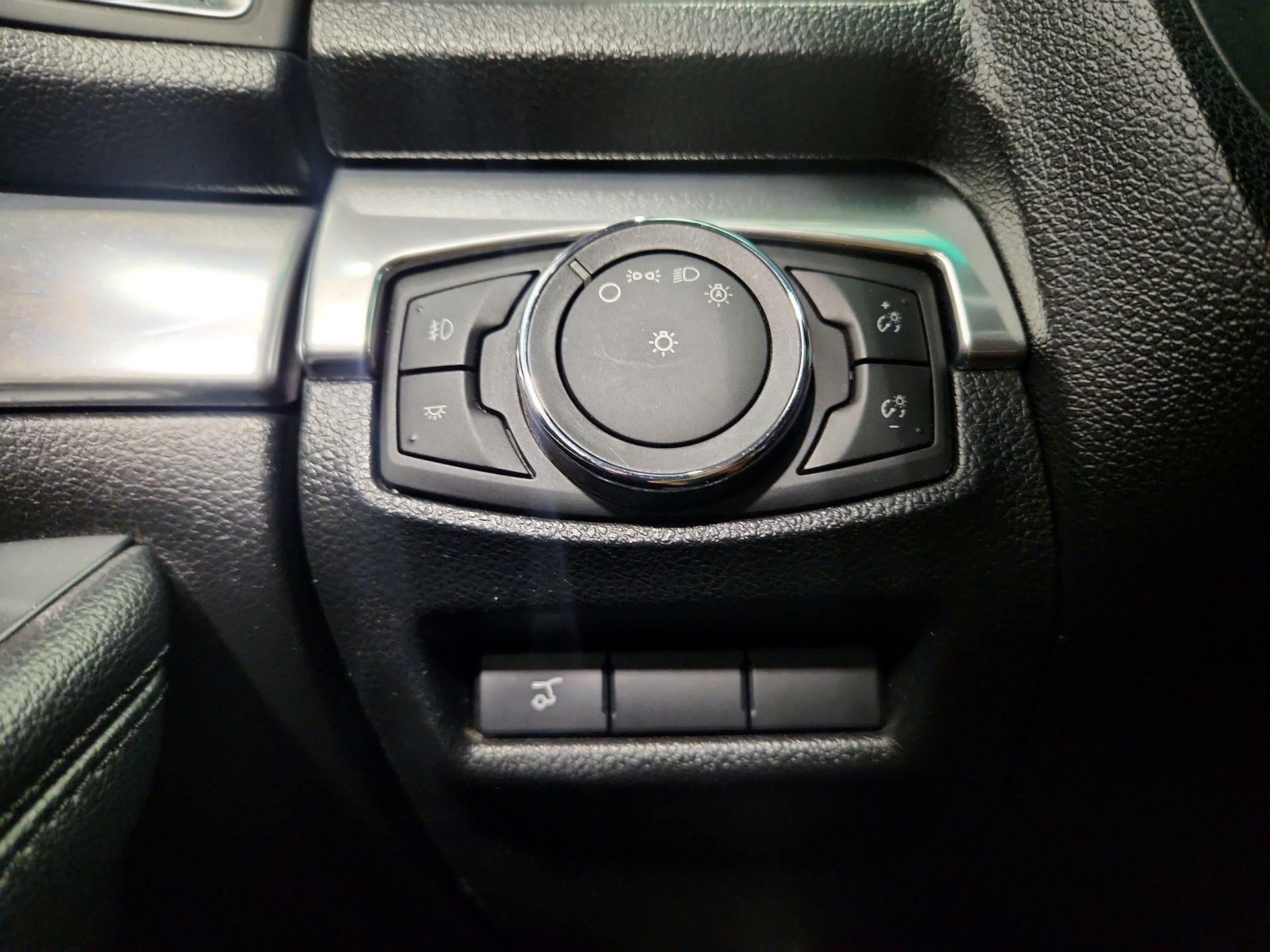 Thumbnail: 2016 Ford Explorer - 13