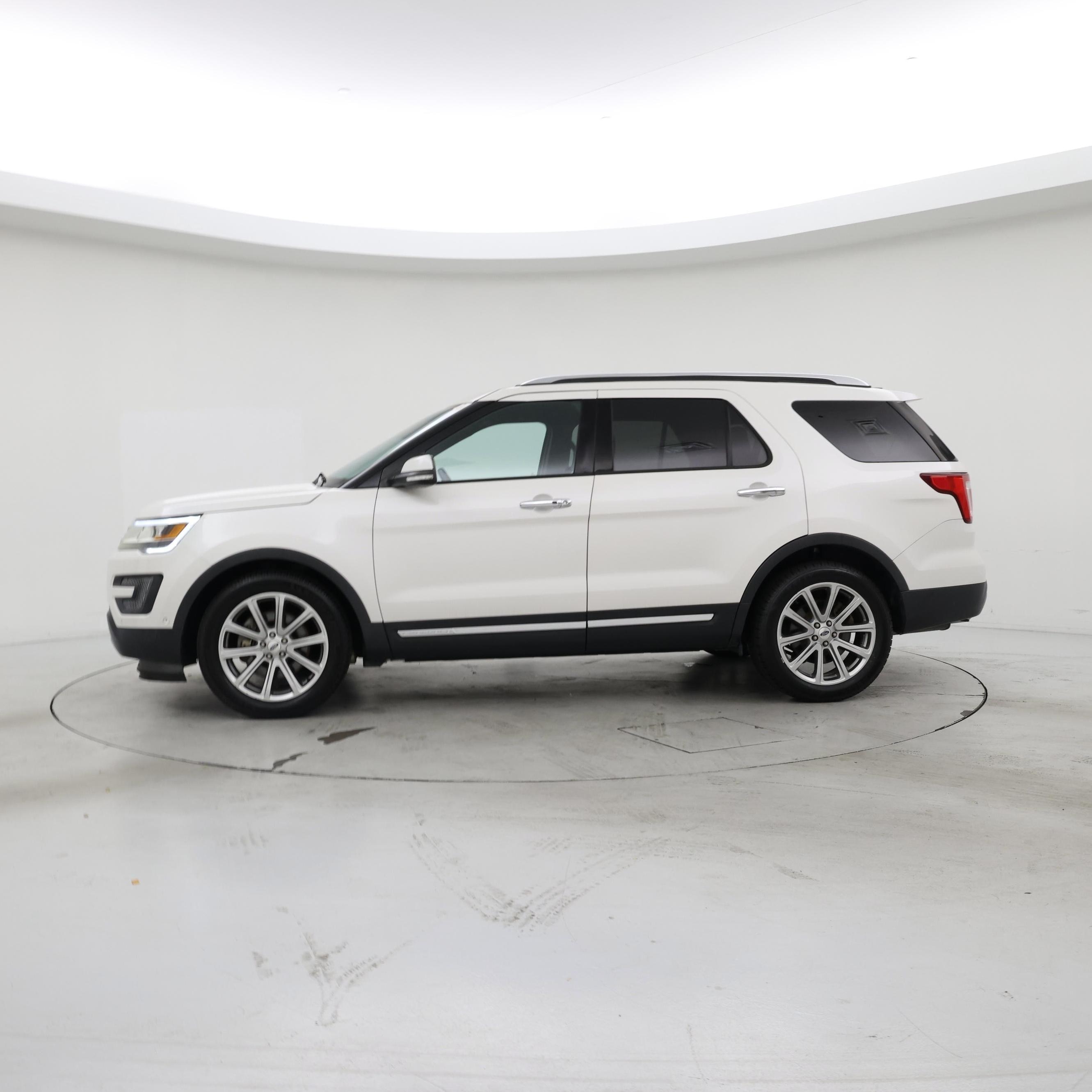 Thumbnail: 2016 Ford Explorer - 3
