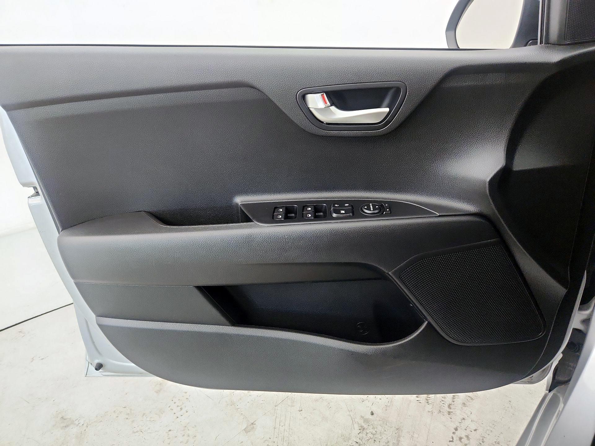Thumbnail: 2023 Kia Rio - 12