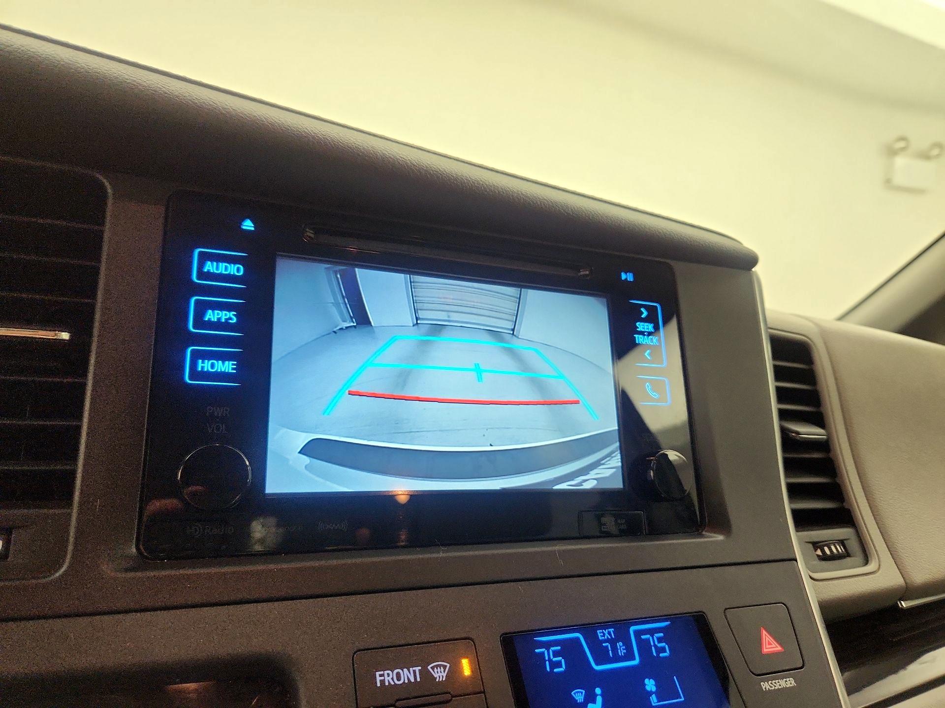 Thumbnail: 2017 Toyota Sienna - 15
