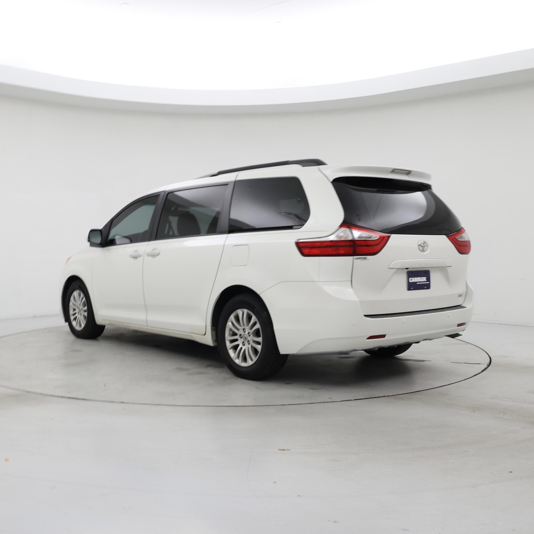 Thumbnail: 2017 Toyota Sienna - 2