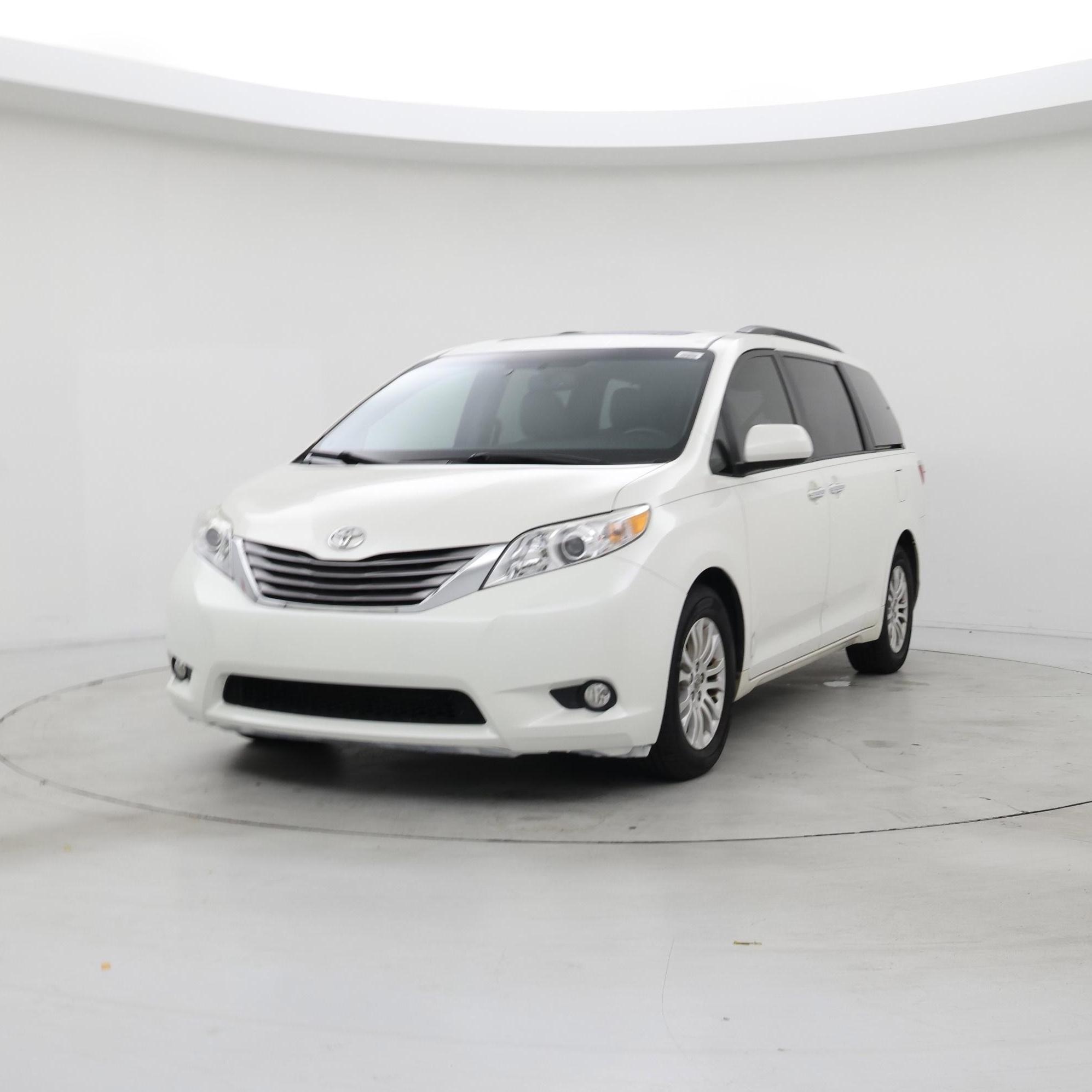 Thumbnail: 2017 Toyota Sienna - 4