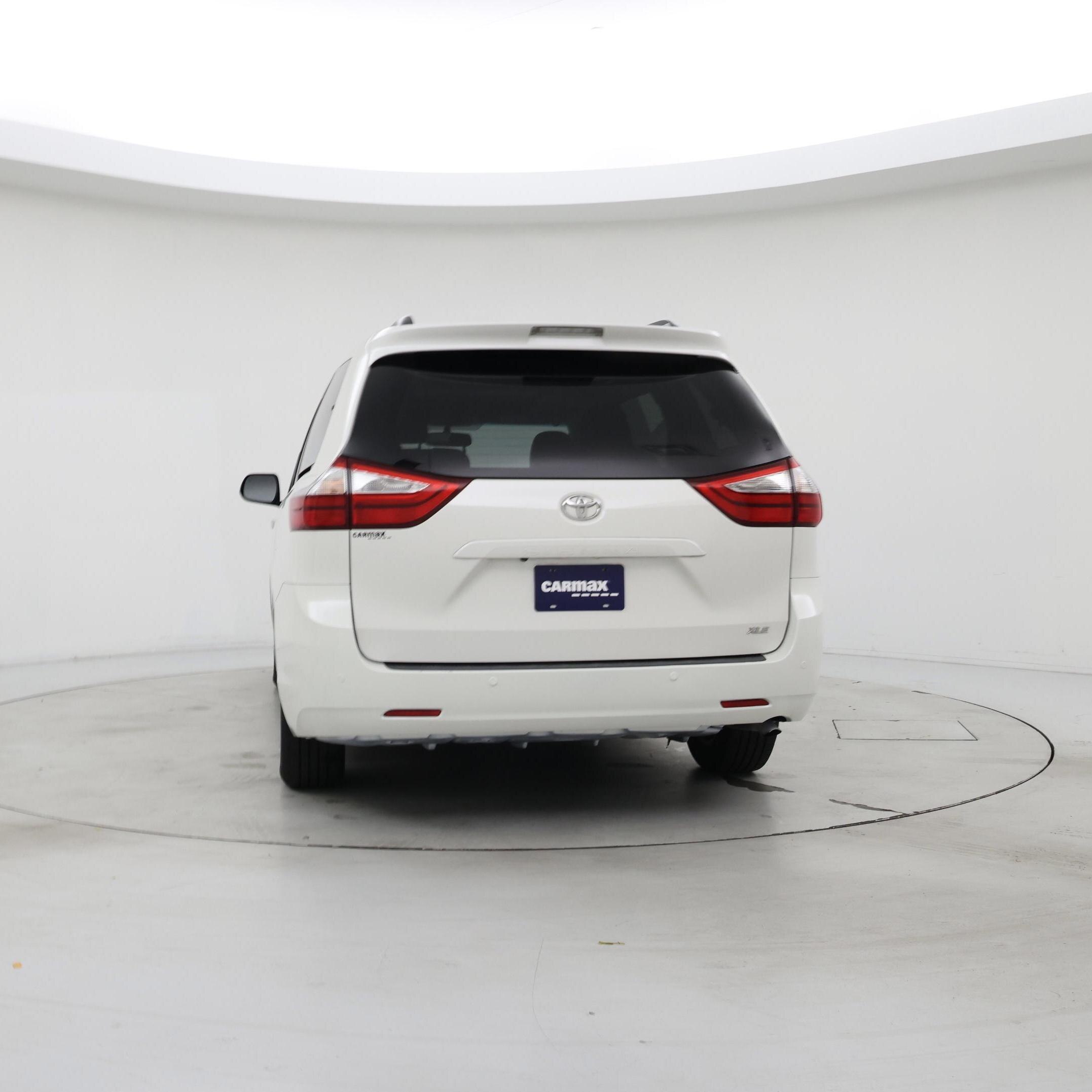 Thumbnail: 2017 Toyota Sienna - 6