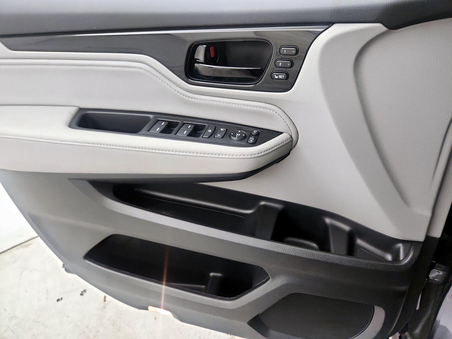 Thumbnail: 2023 Honda Odyssey - 12