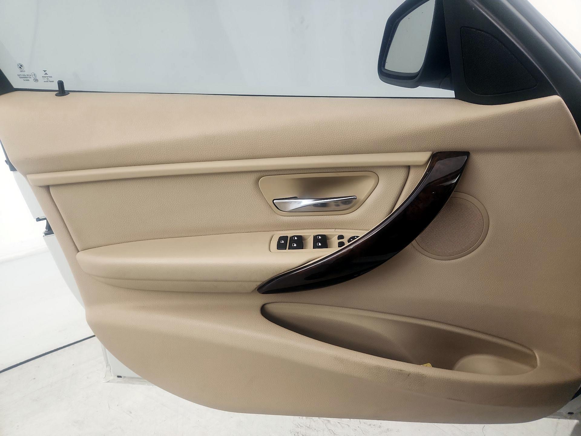 Thumbnail: 2015 BMW 3 Series - 10