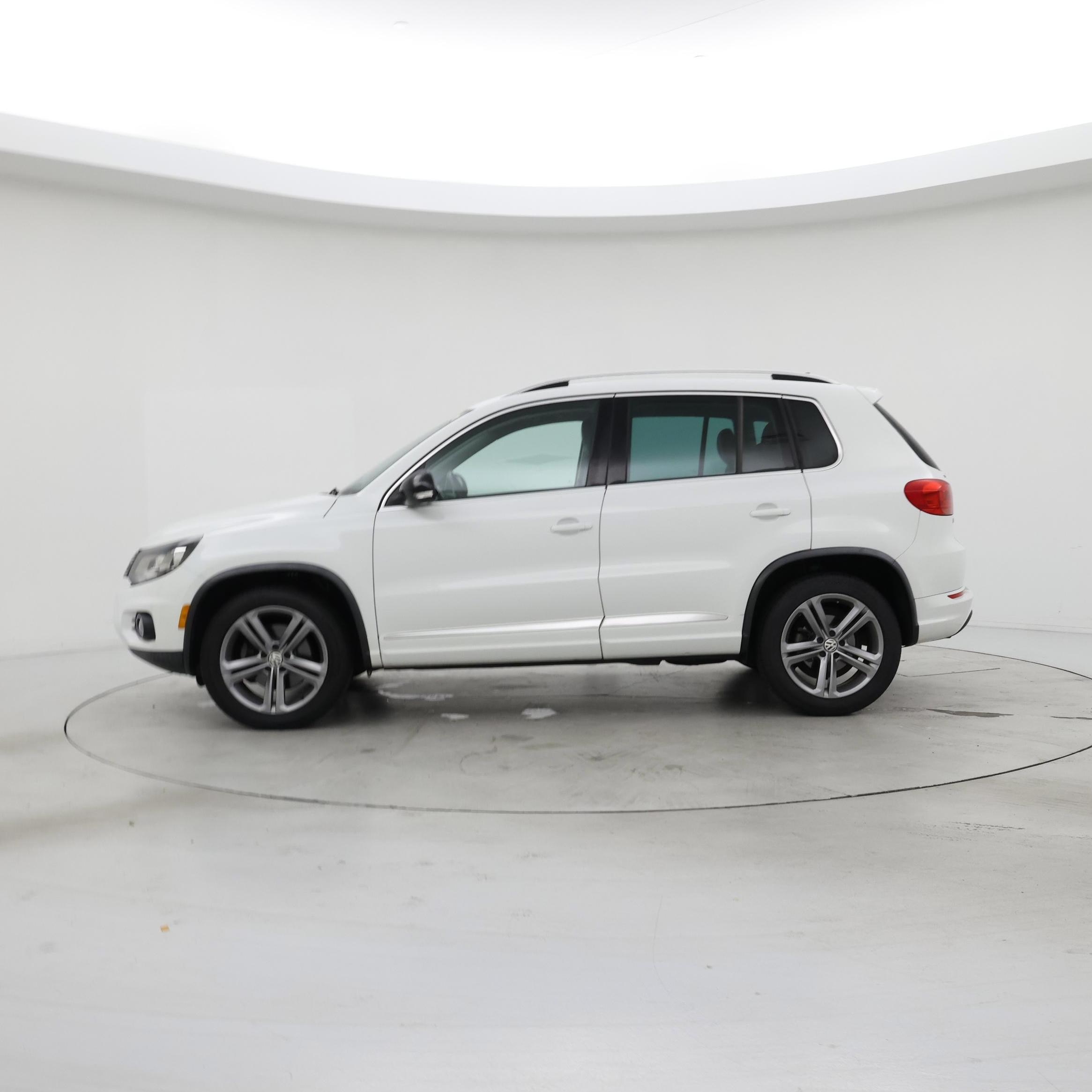 Thumbnail: 2017 Volkswagen Tiguan - 3