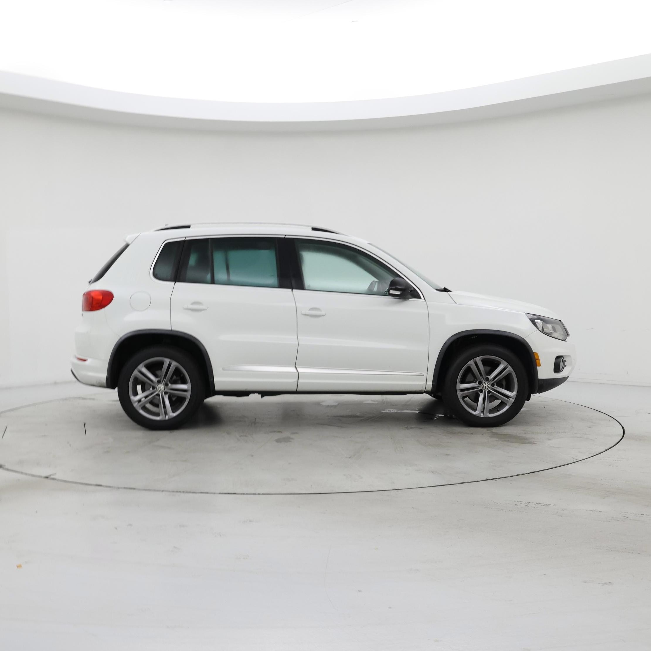Thumbnail: 2017 Volkswagen Tiguan - 7