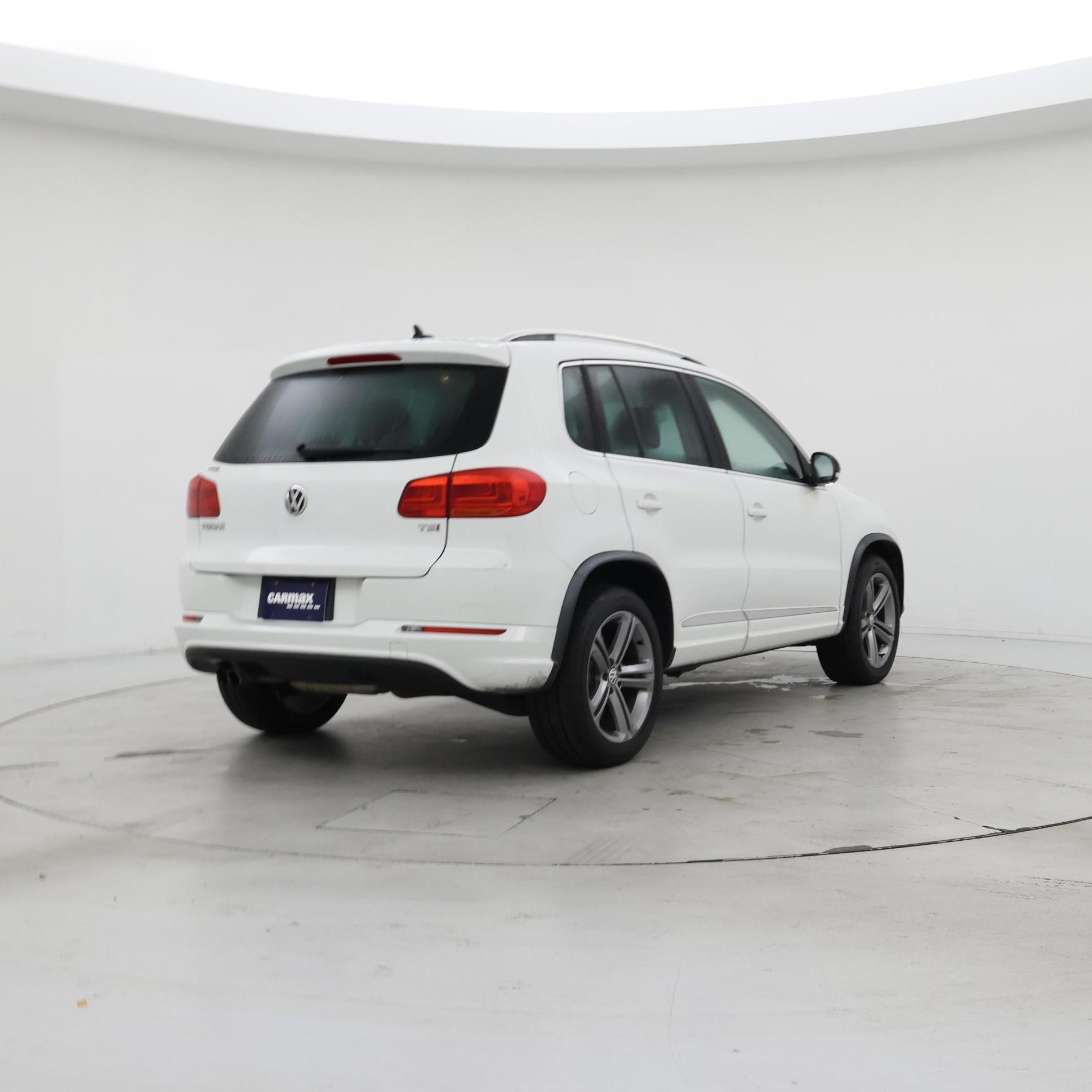 Thumbnail: 2017 Volkswagen Tiguan - 8