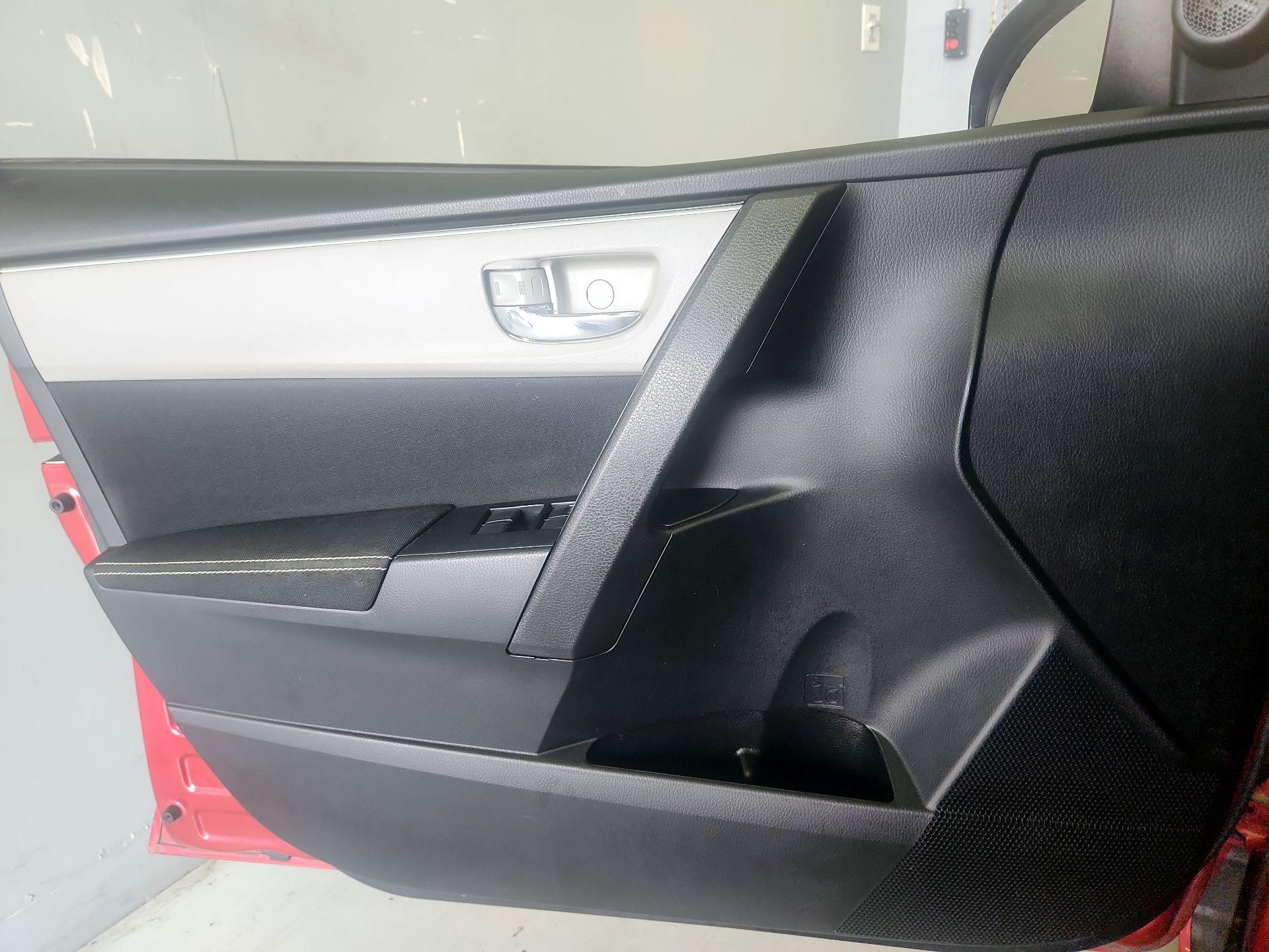 Thumbnail: 2018 Toyota Corolla - 12